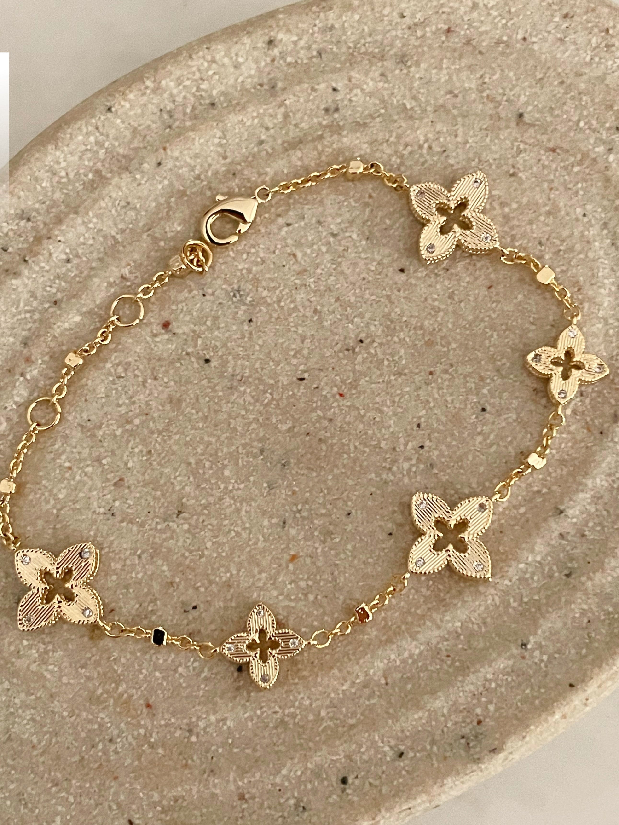 RICHES|Gold Multi Flower Bracelet