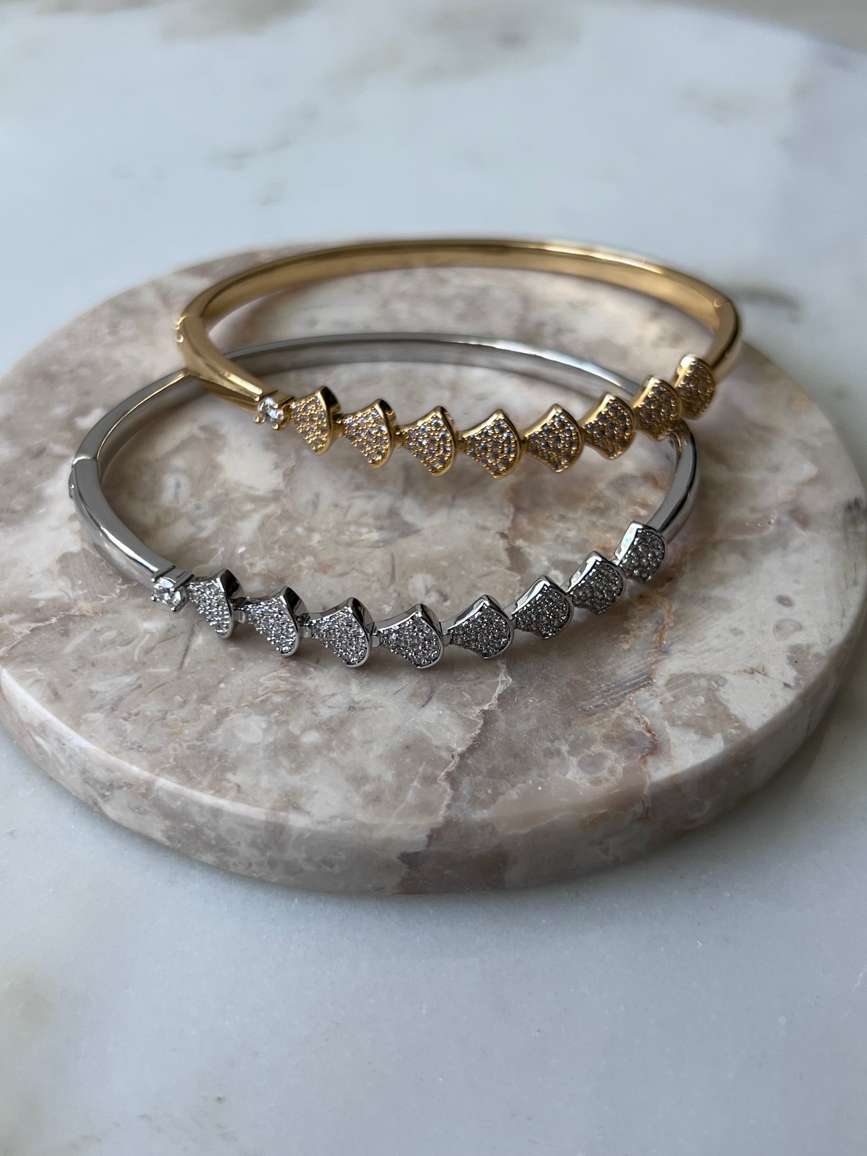AMALFI GLOW| Dazzling Pavé Bangle