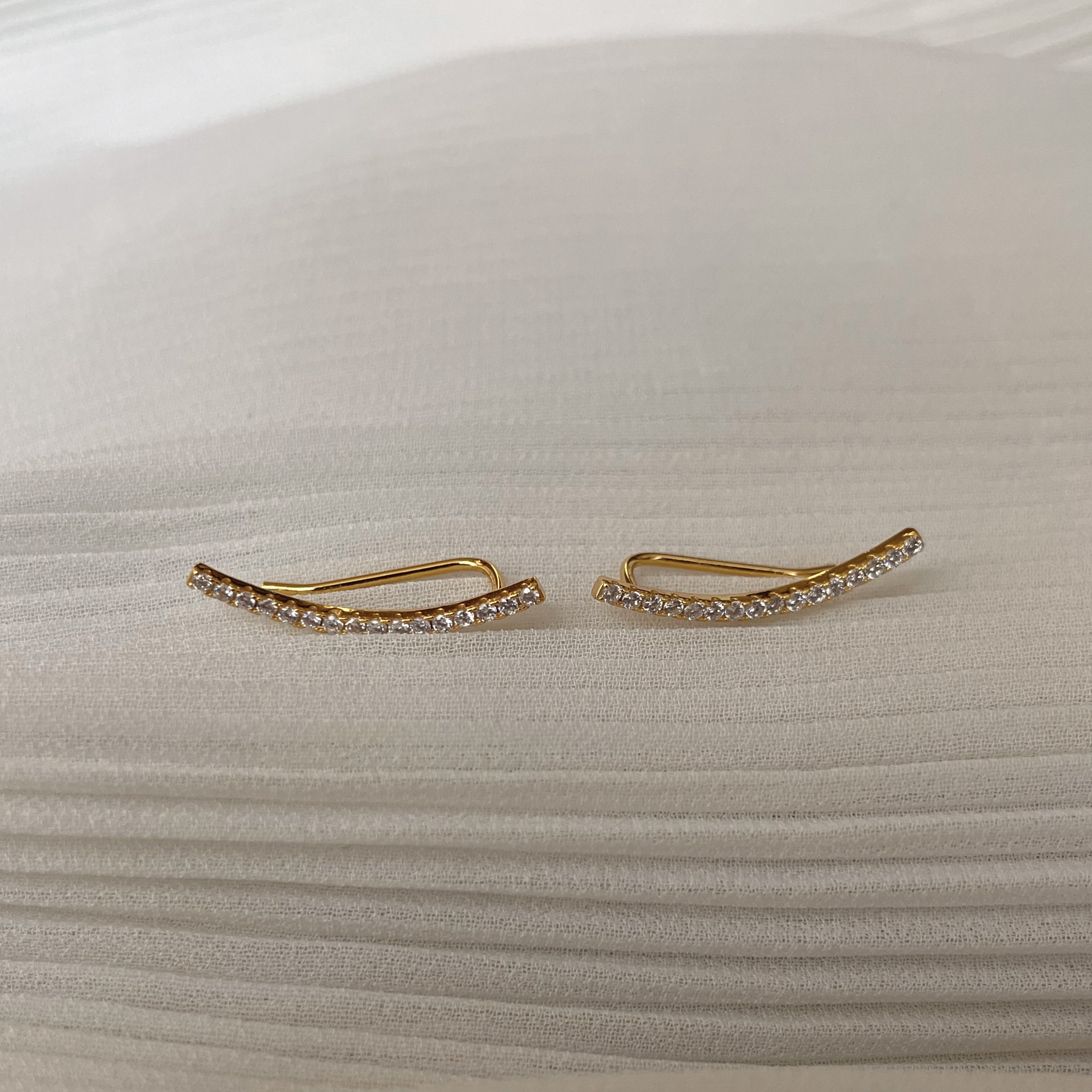 TAMAR | S925 Sterling Silver | 18k Gold Plated I Cubic Zirconia | Linear Crawler | Earring