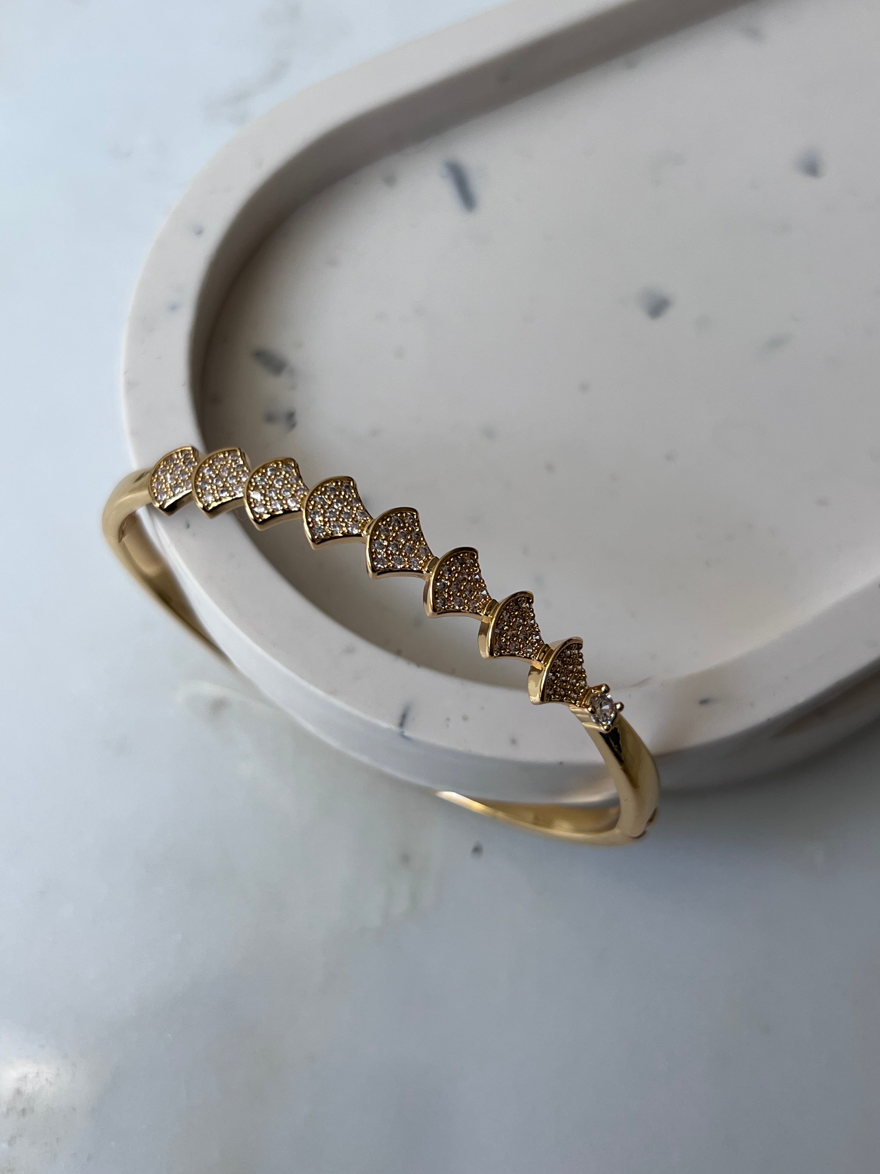 AMALFI GLOW| Dazzling Pavé Bangle