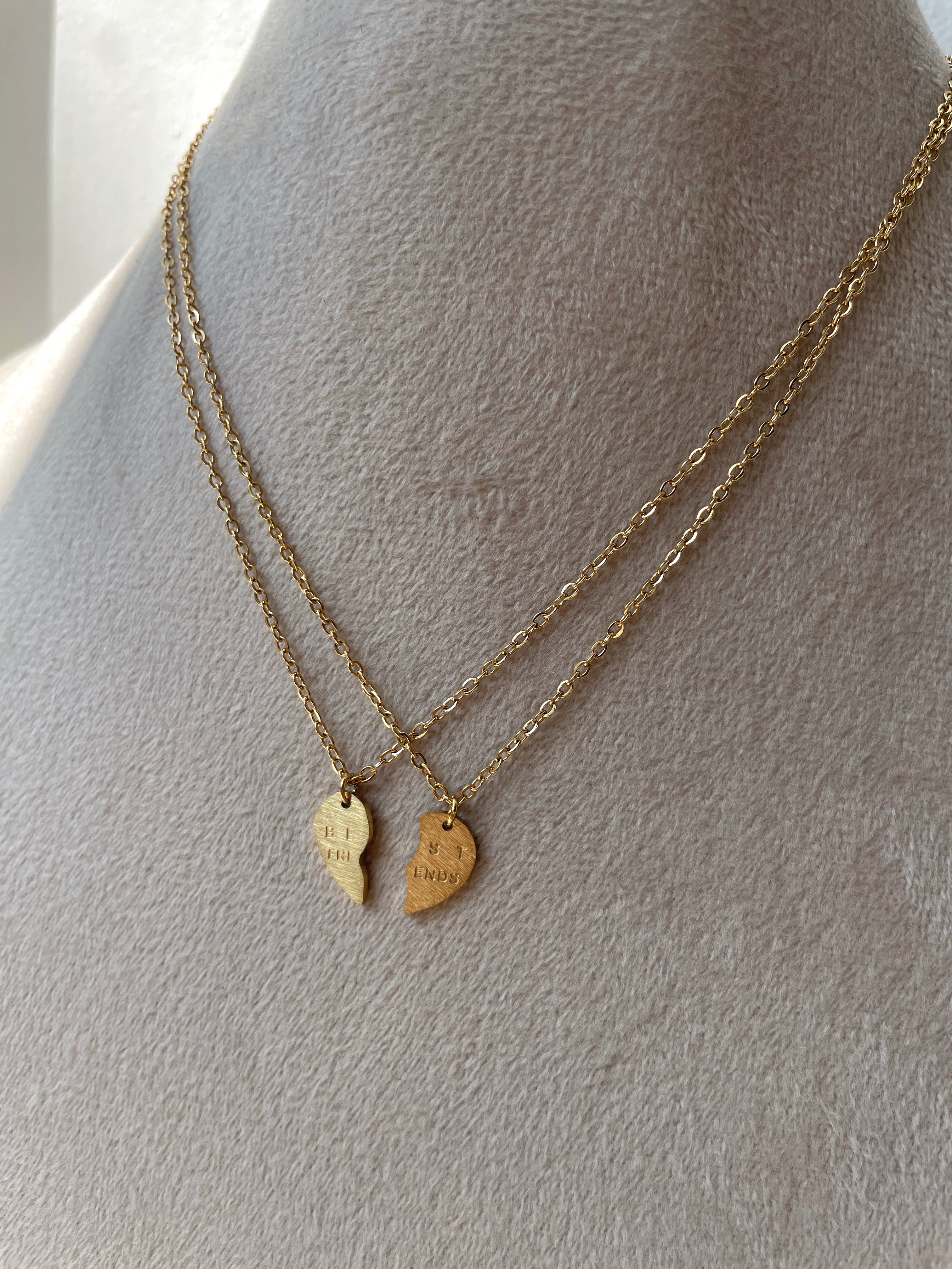 BEST FRIENDS | Tarnish Free | Gold/Silver/Rose-Gold | Set of two half heart | Word Necklace