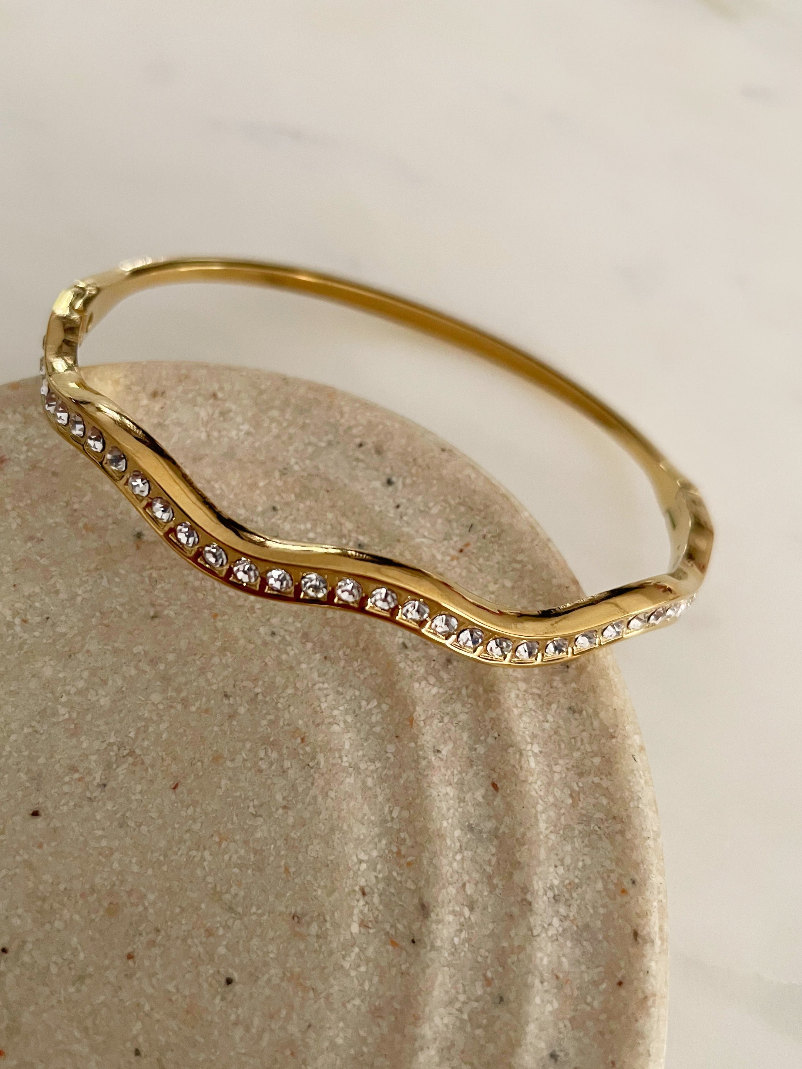 LUSTRE LINE |Tarnish-Free|Wavy Gold Bangle with Cubic Zirconia