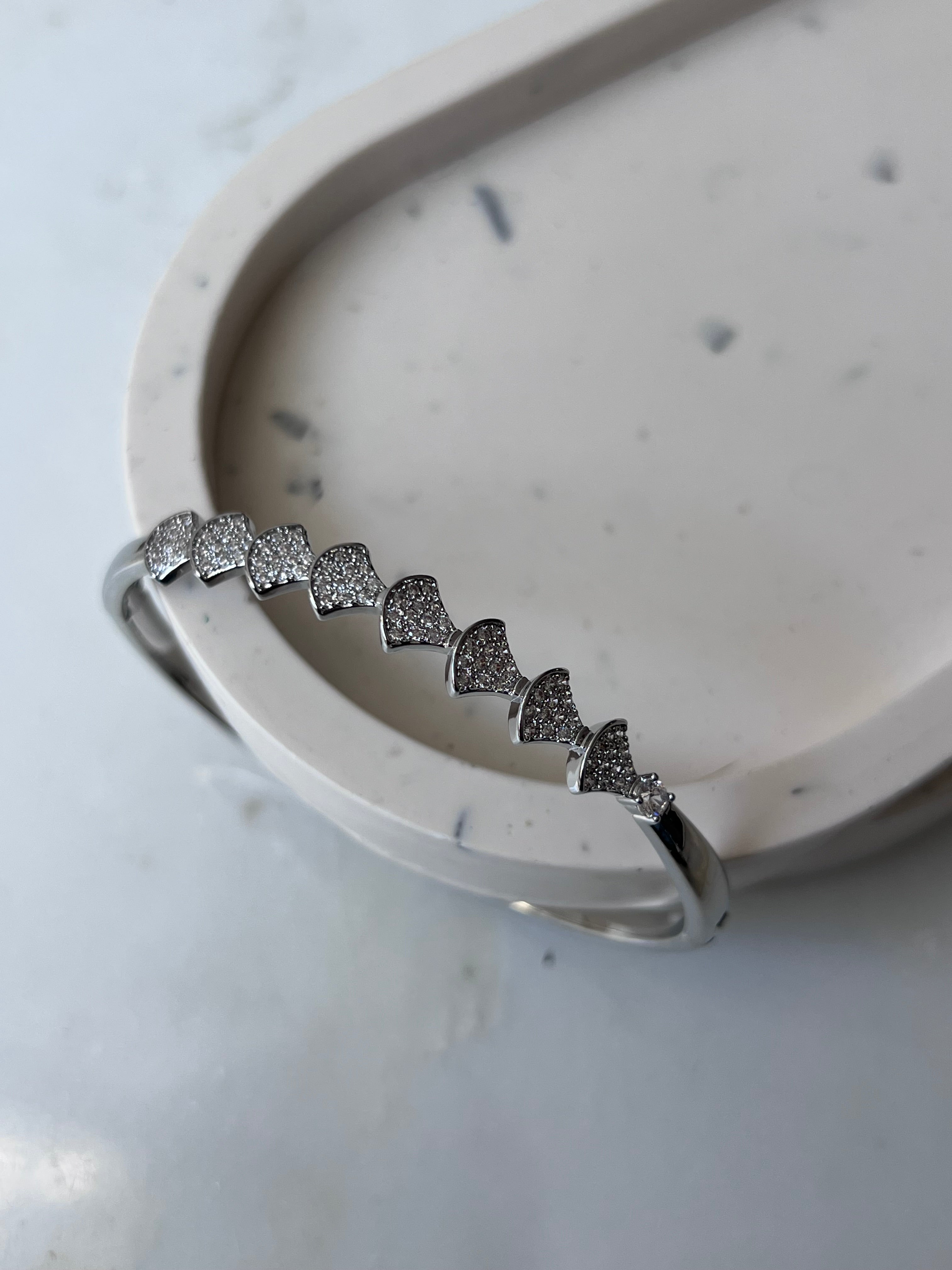 AMALFI GLOW| Dazzling Pavé Bangle