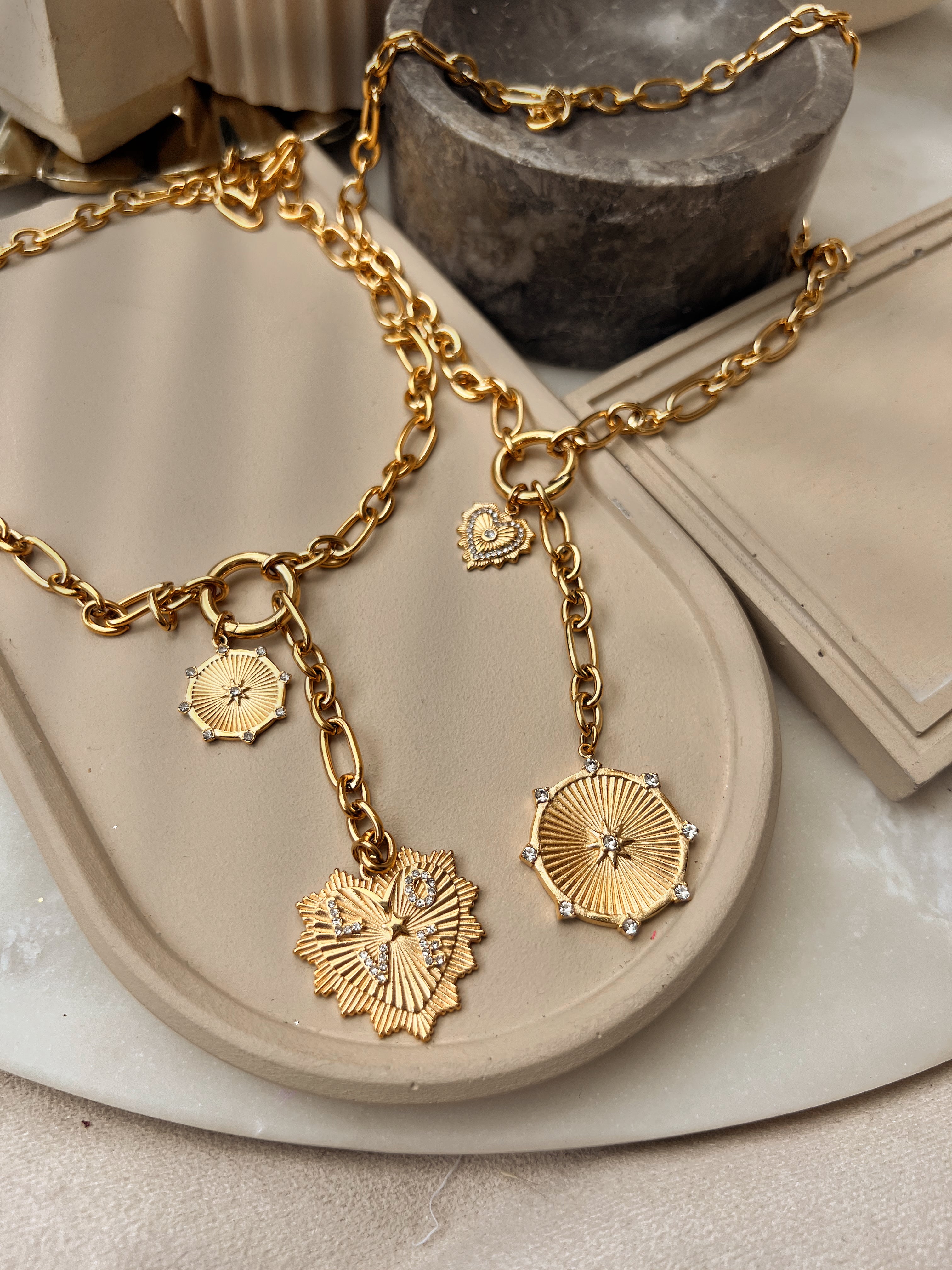 VINTAGE HEART I Tarnish Free | Necklace