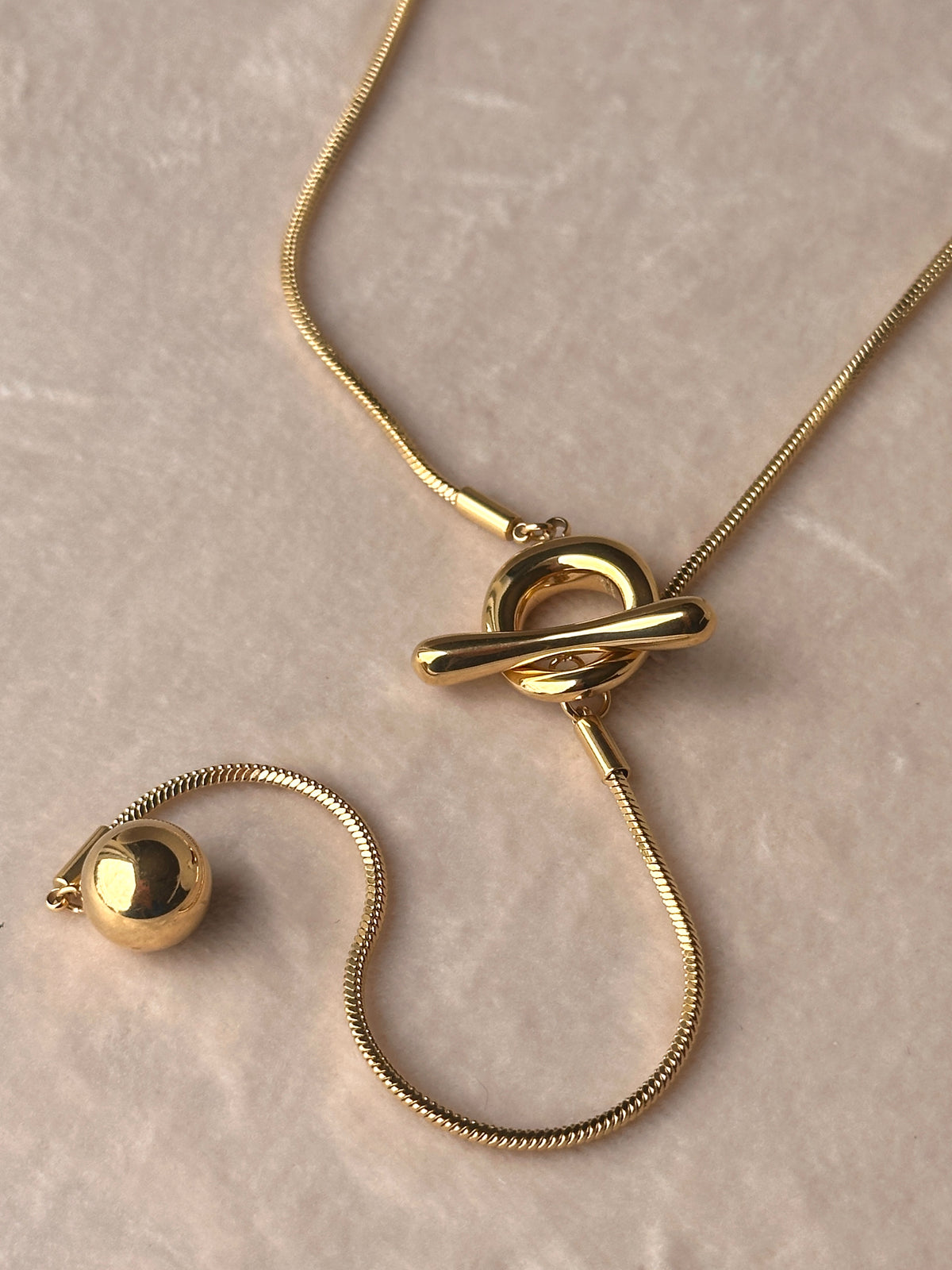 SAHARA|TARNISH-FREE| GOLD TOGGLE NECKLACE