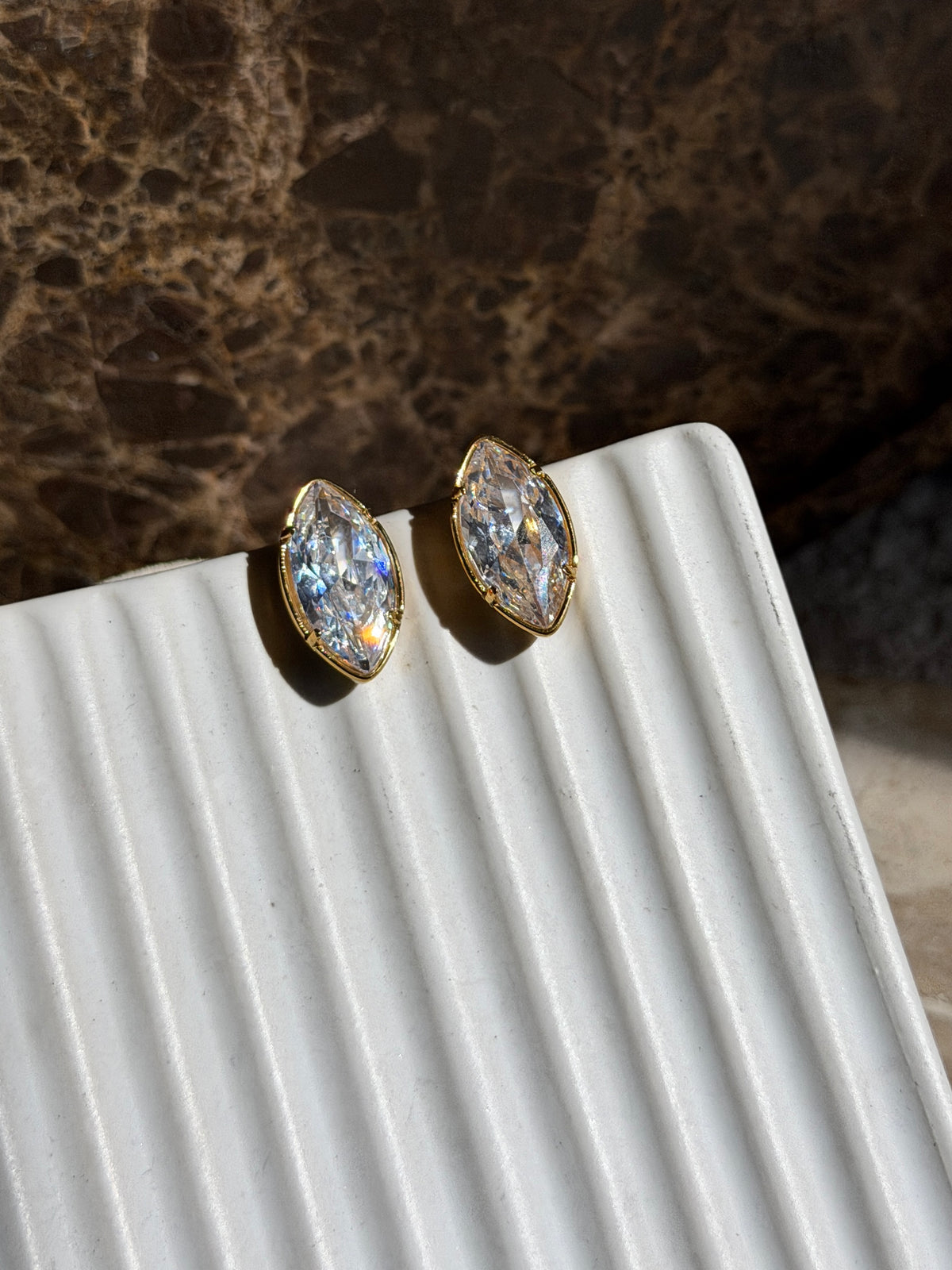 IDOL| TARNISH-FREE| GOLD STUD EARRING