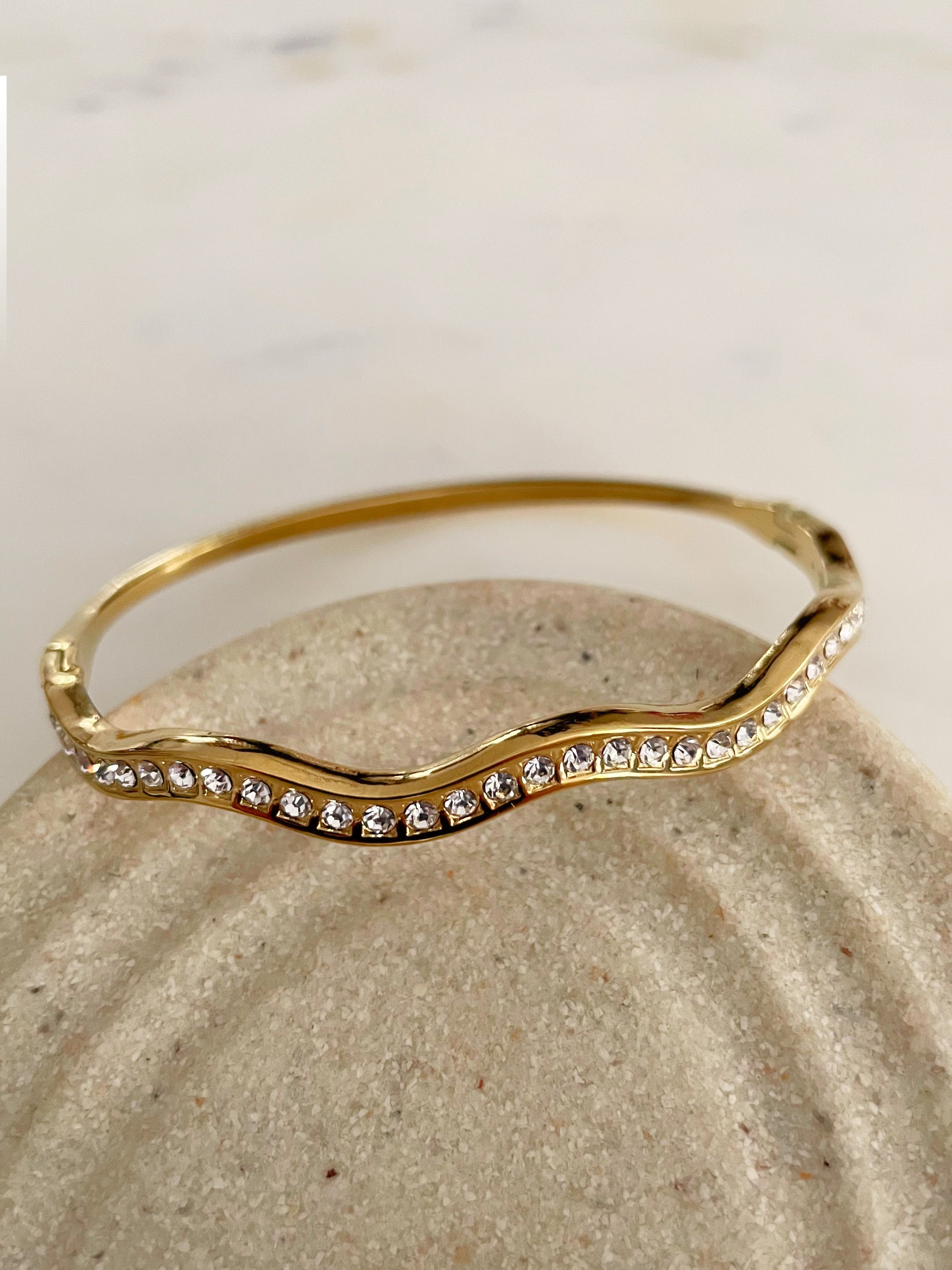 LUSTRE LINE |Tarnish-Free|Wavy Gold Bangle with Cubic Zirconia