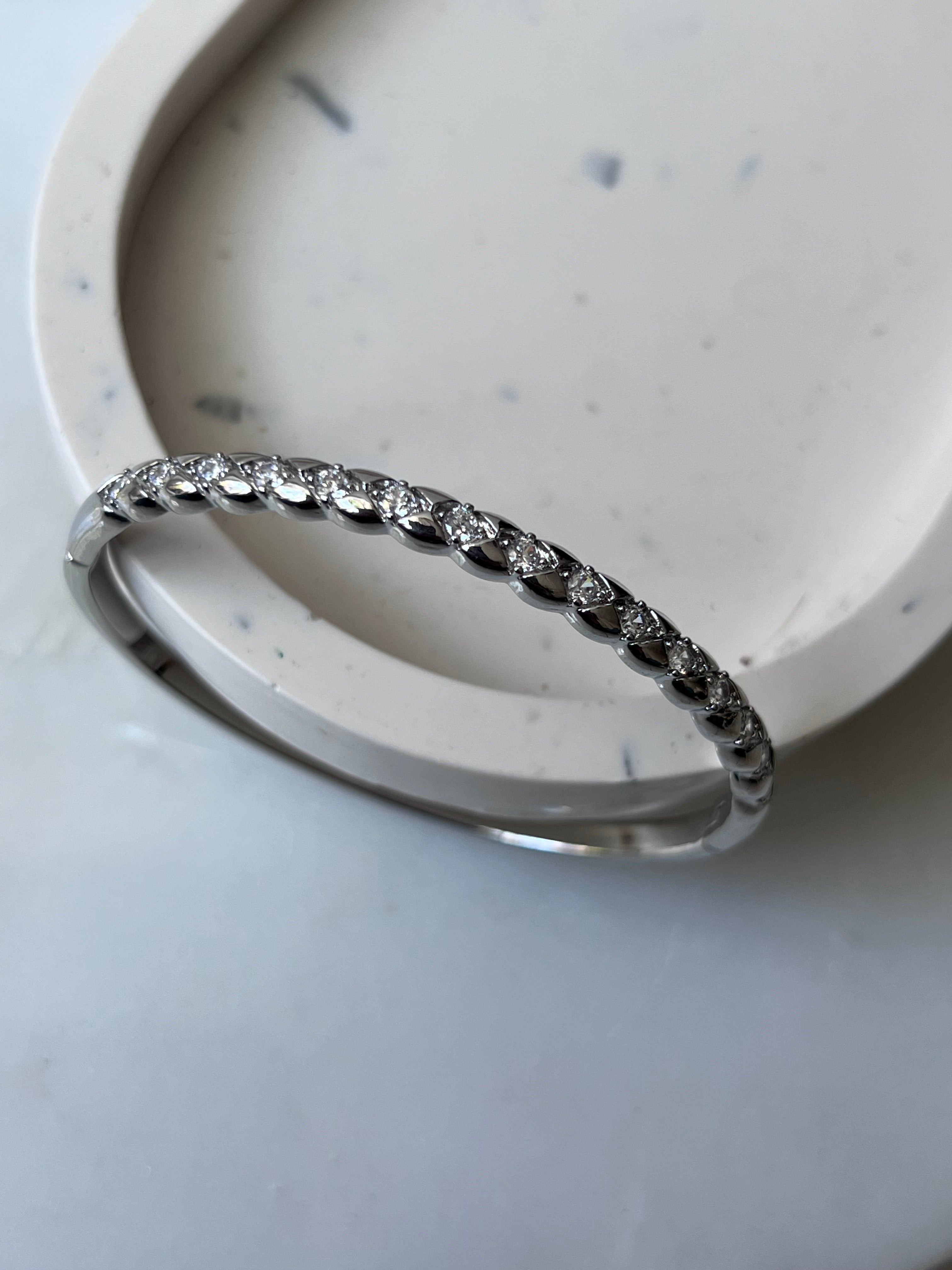 CRYSTAL DISTRICT| Gold/Silver Luxury Pavé Bangle