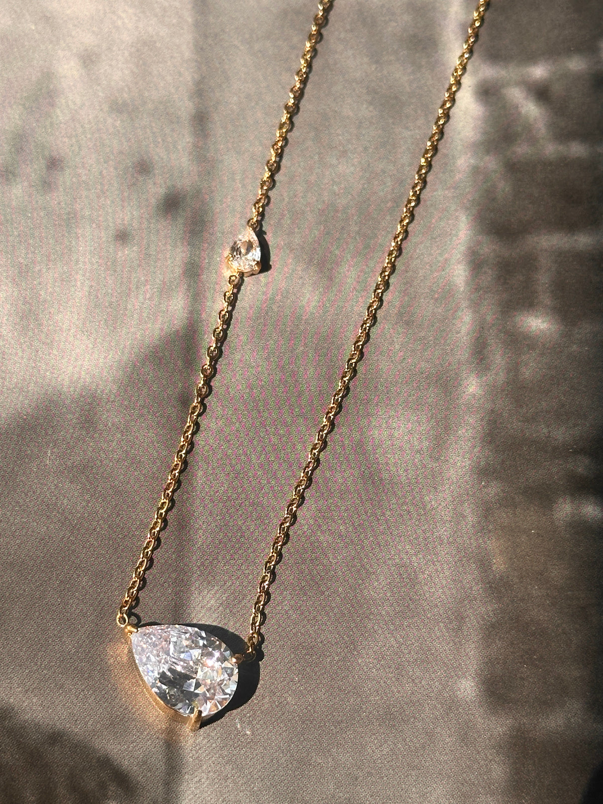 POISE| TARNISH-FREE| LUXURY TEARDROP PENDANT NECKLACE