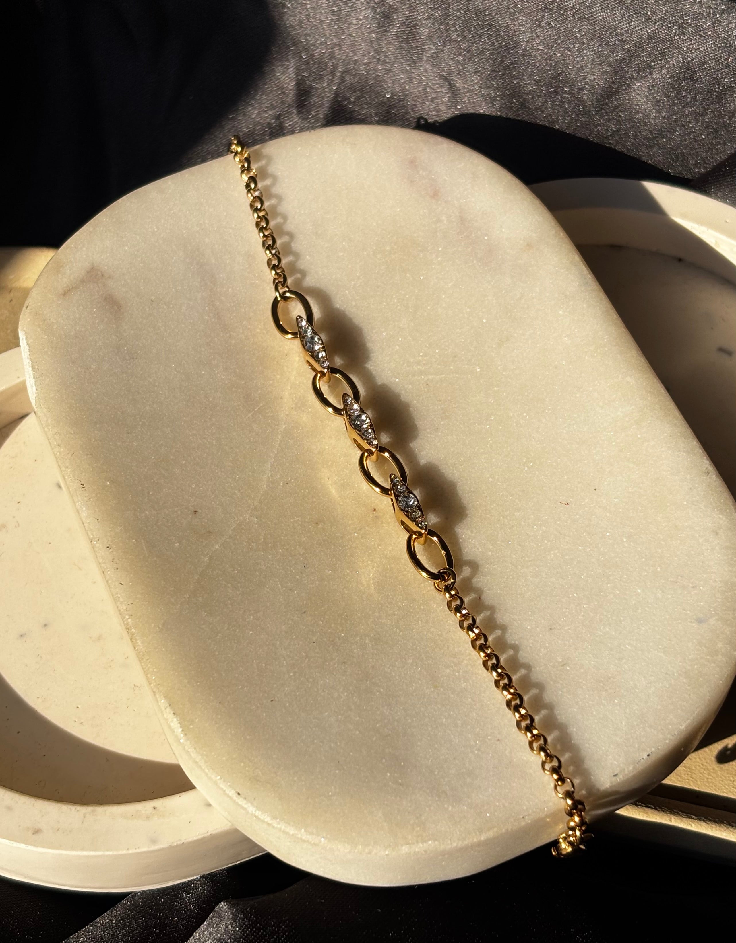 ZYRA| GOLD CHAIN LINK BRACELET|TARNISH-FREE