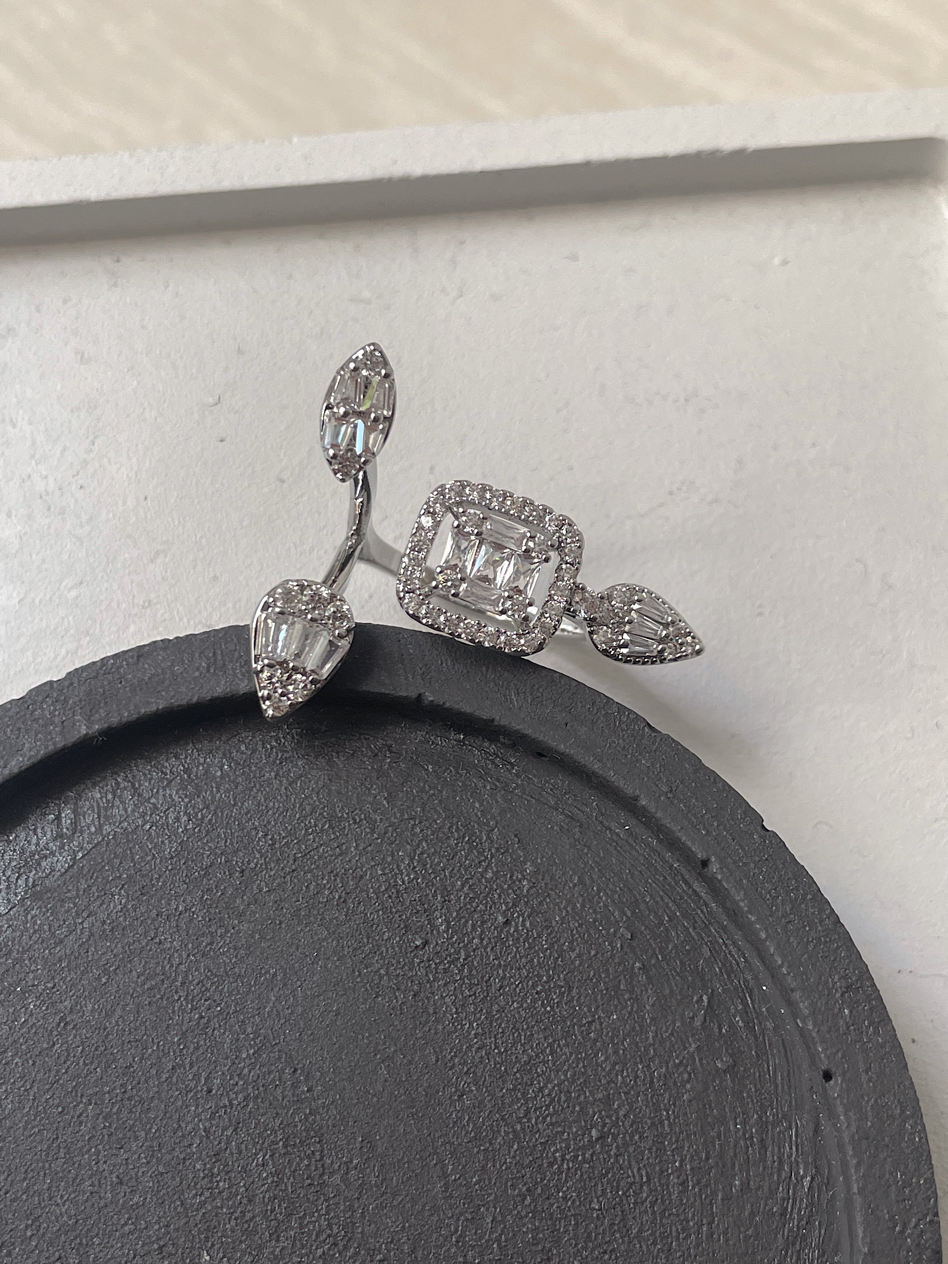 DIAMOND GIRL | AAA Grade Cubic Zirconia | Silver Open Leaf and Rectangle | Ring