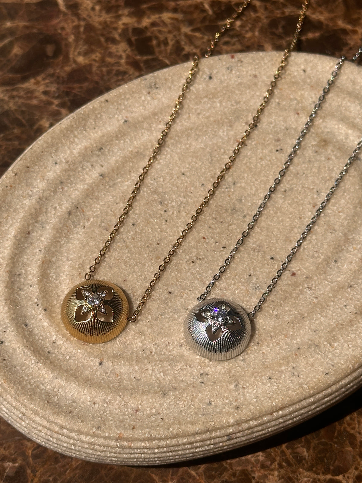 HEIRLOOM| TARNISH-FREE| CHUNKY FLORAL PENDANT NECKLACE