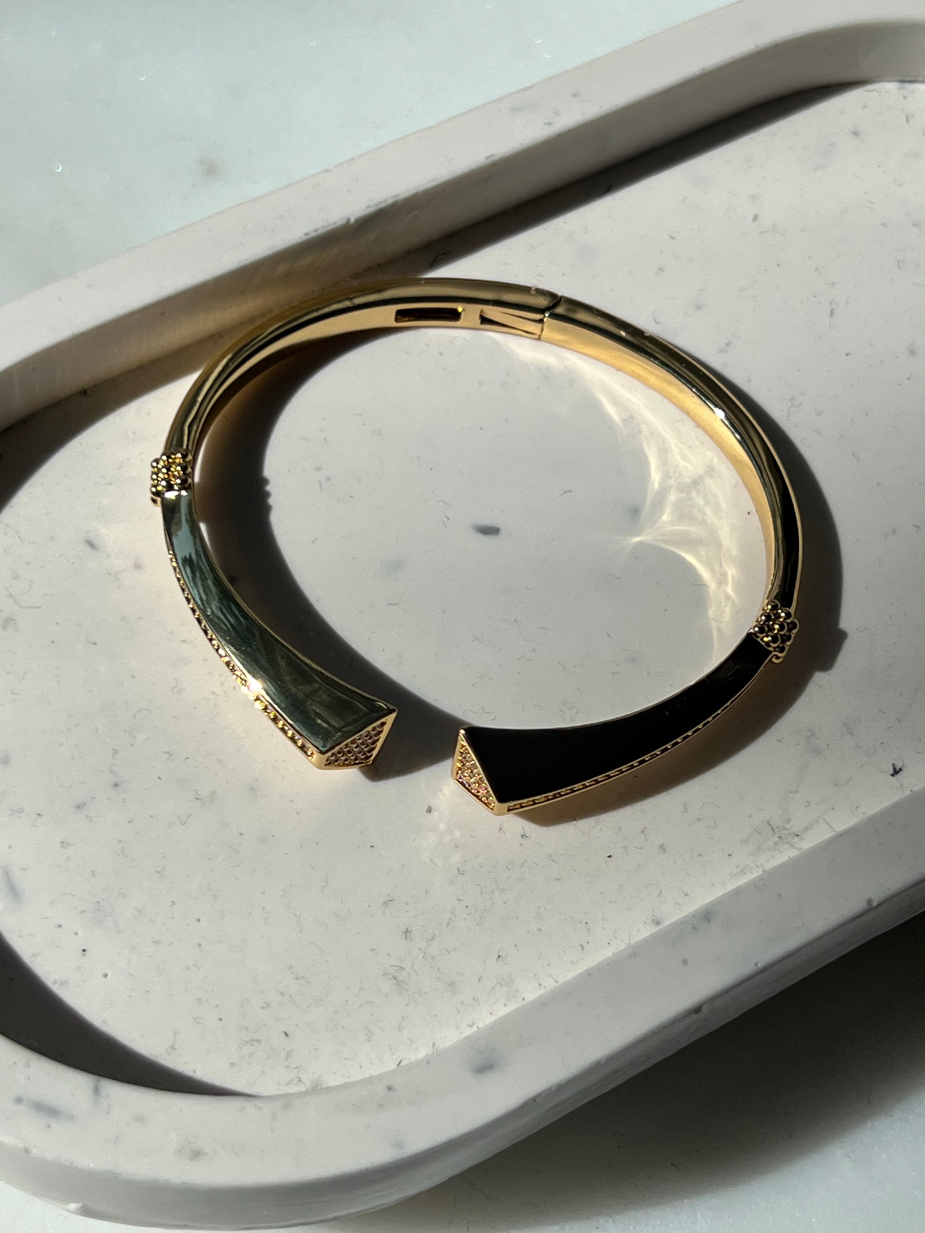FIRST CLASS| Geometric Gold Bangle