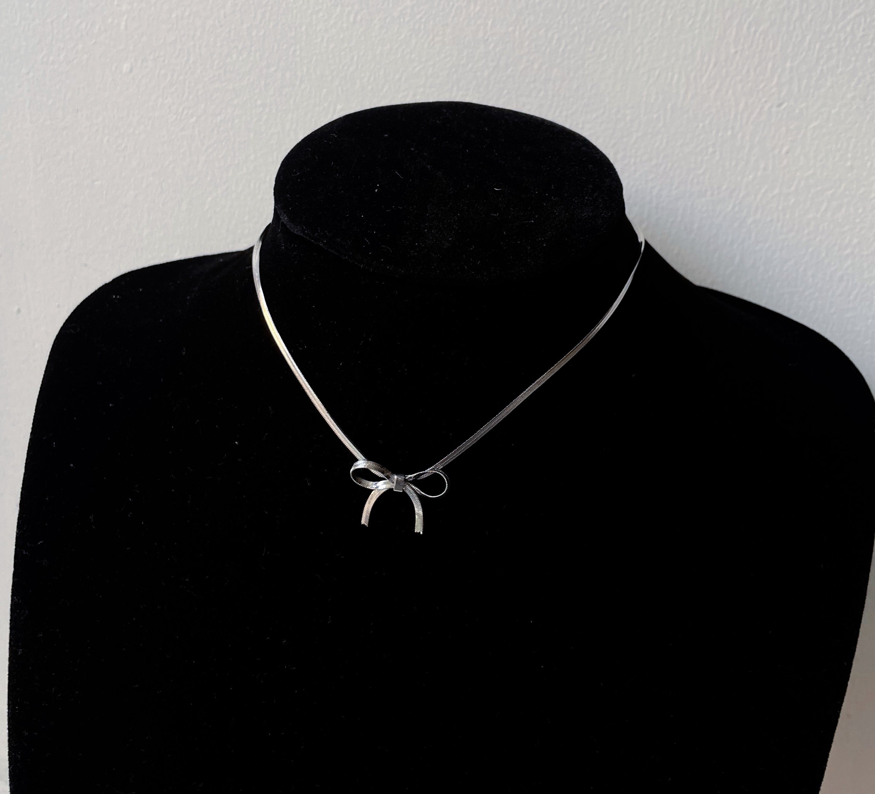 IT GIRL | Tarnish Free | Gold/Silver Mini Bow | Choker Necklace