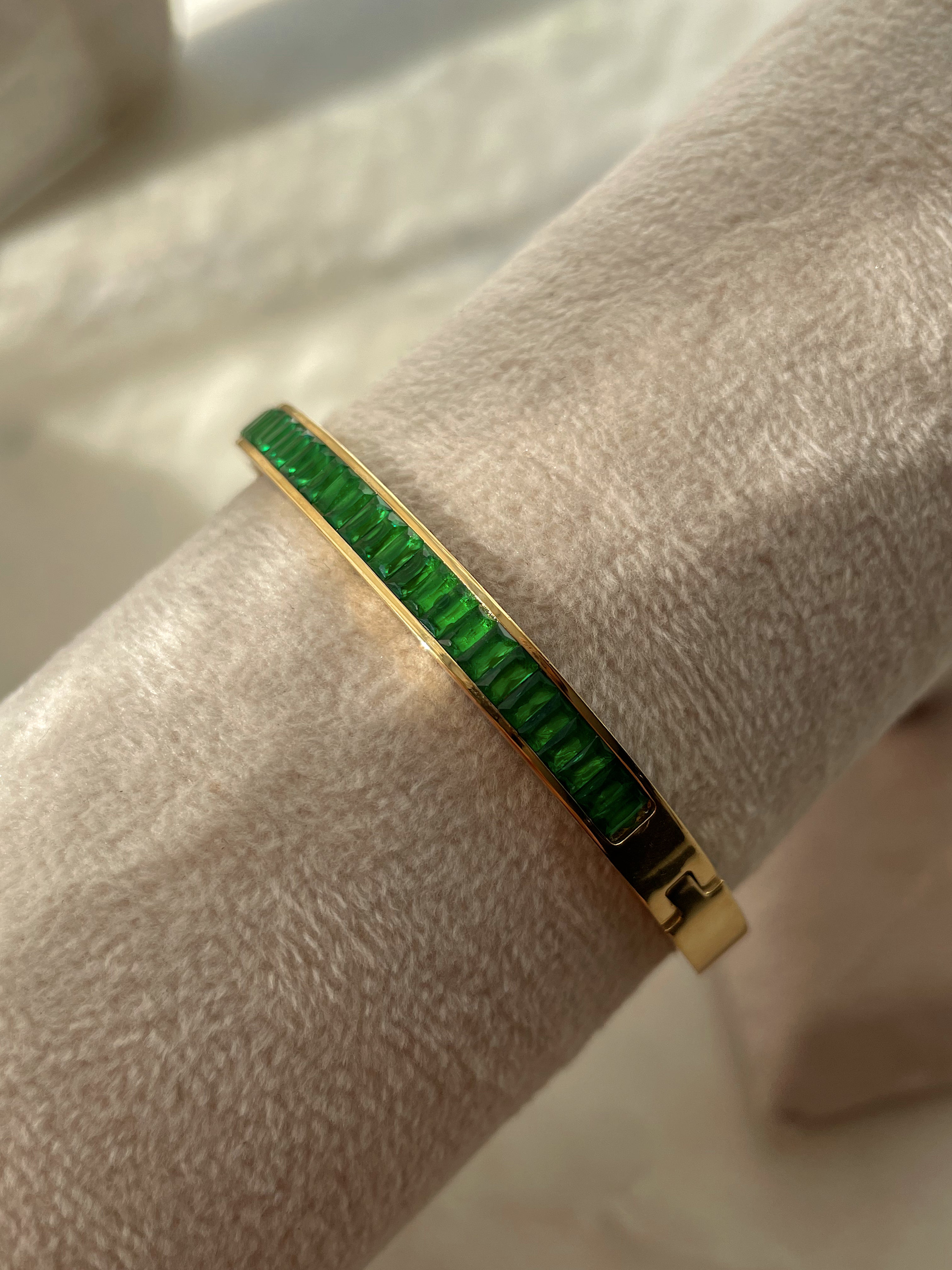 NORTH | Tarnish-Free | Gold Clear/Black/Emerald/Pink | Bangle