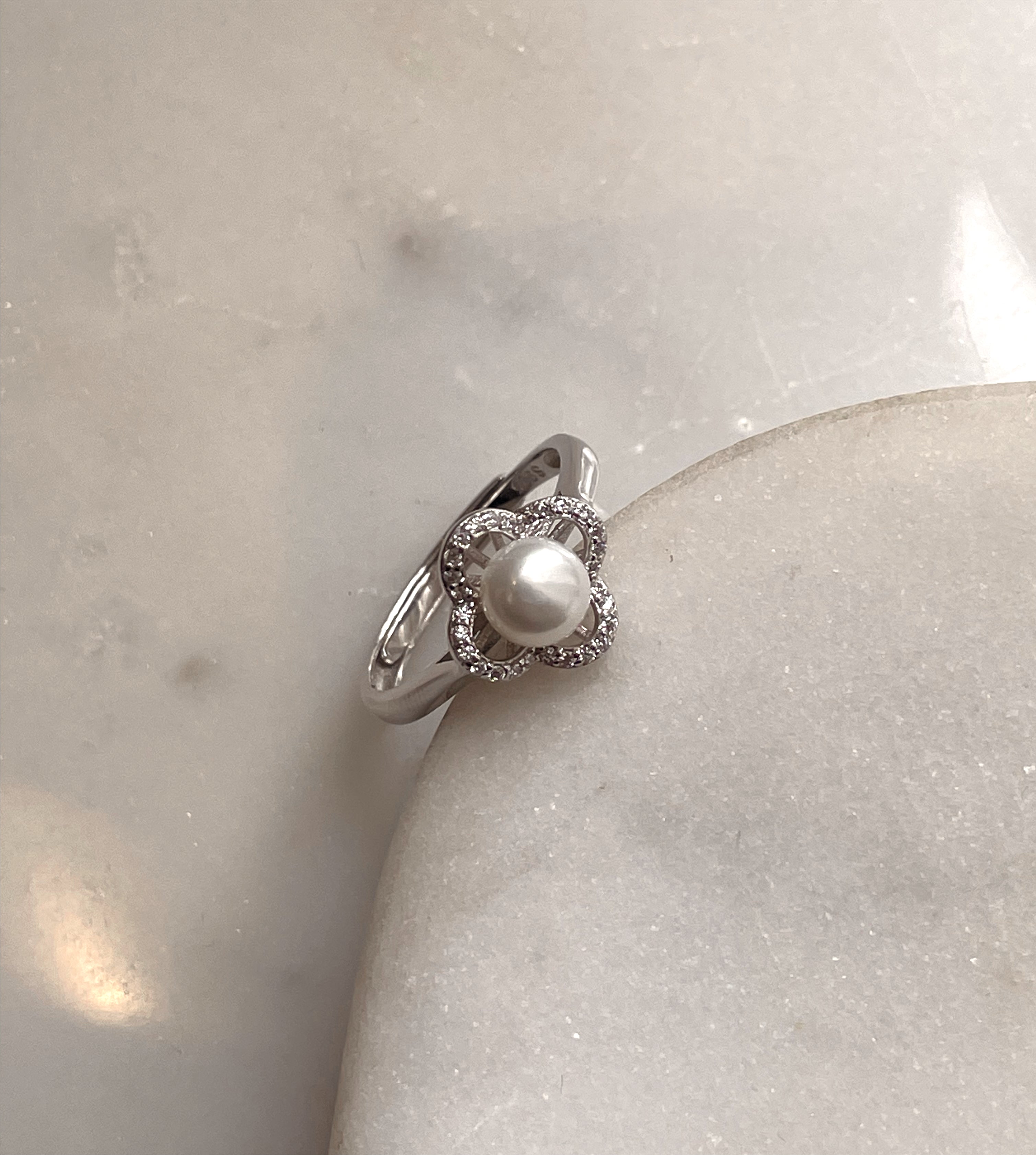 ISLA I S925 Sterling Silver I 18k Gold/Rose-Gold Plated I Cubic Zirconia Flower Pearl Adjustable | Ring