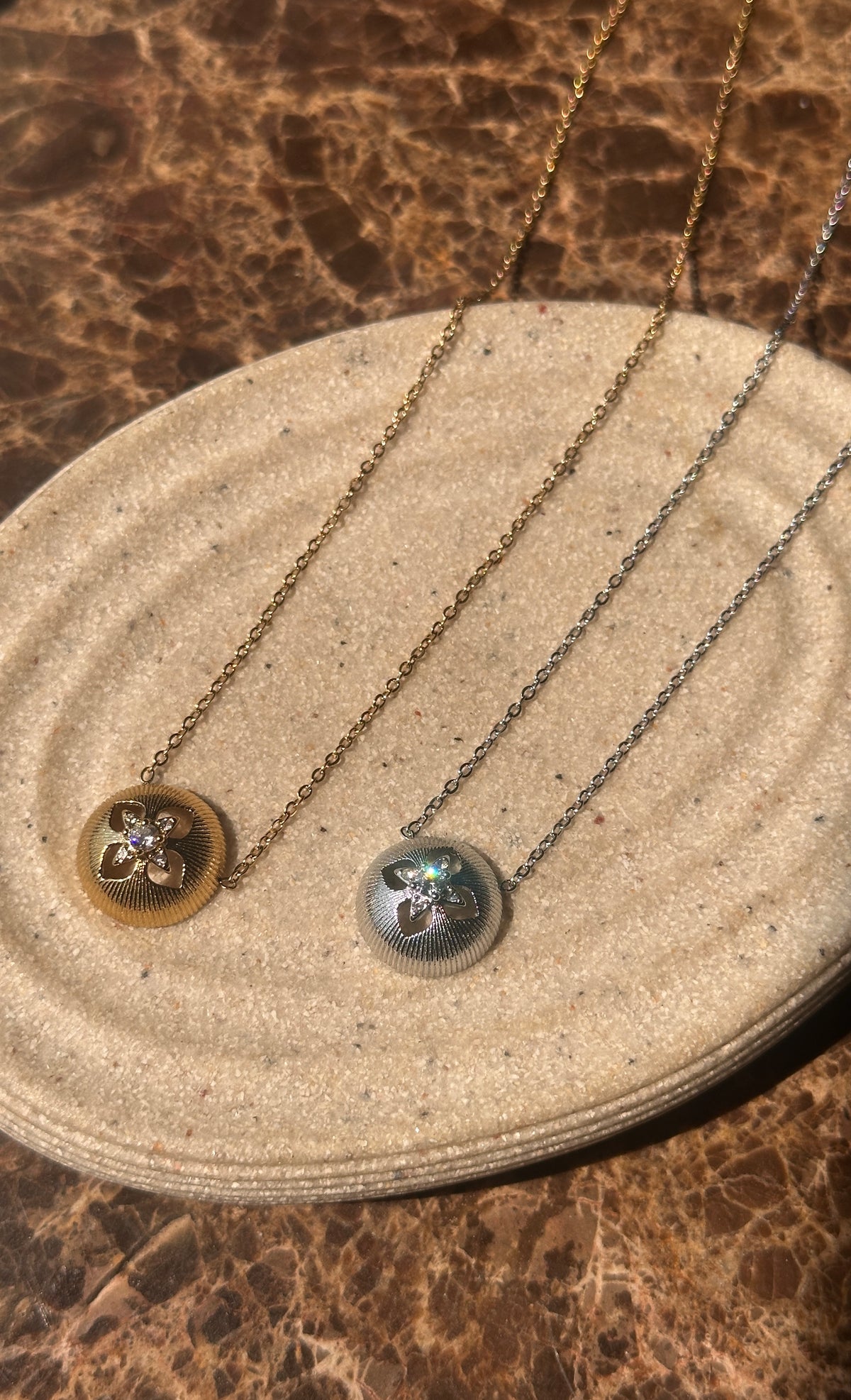 HEIRLOOM| TARNISH-FREE| CHUNKY FLORAL PENDANT NECKLACE