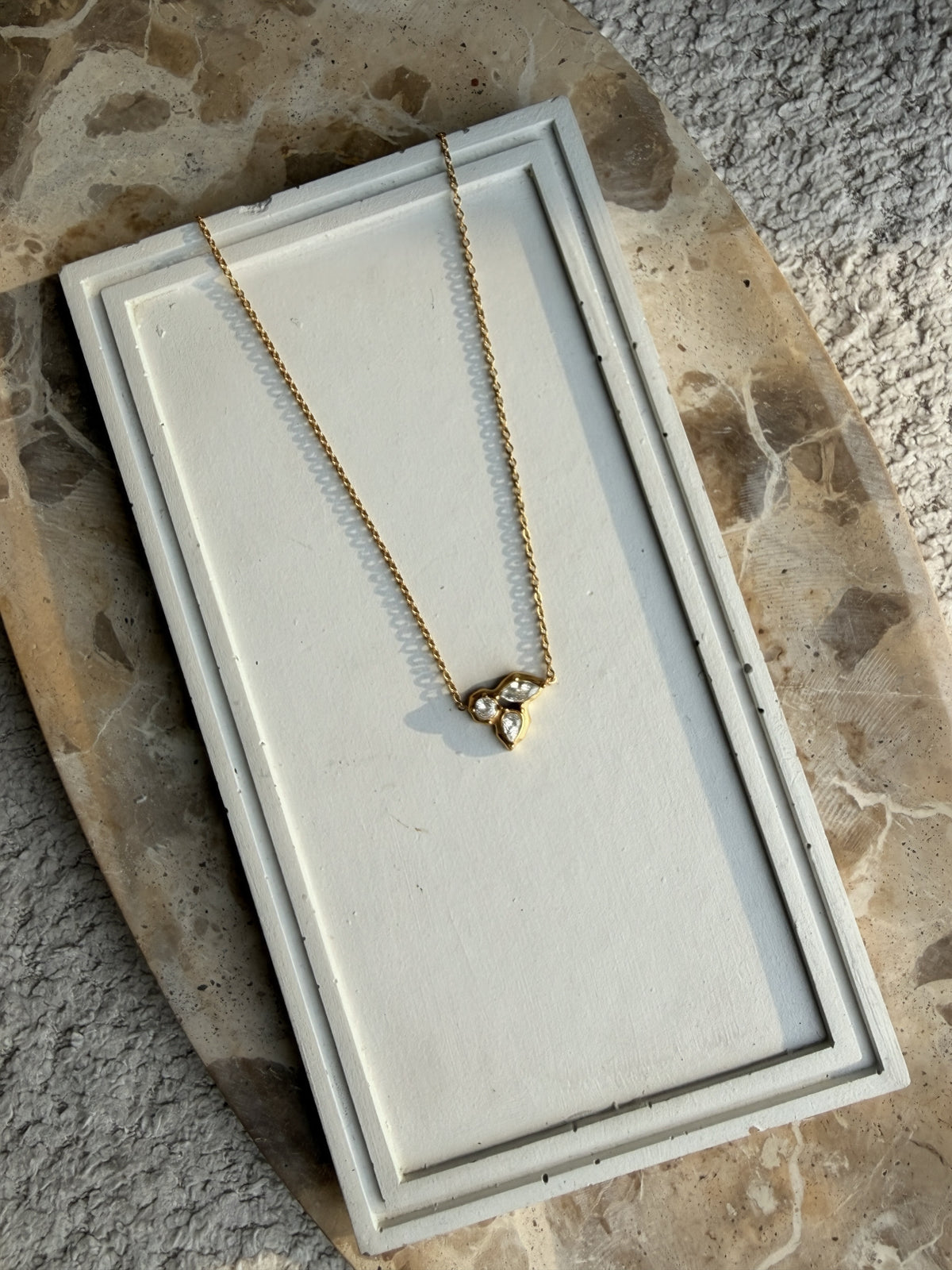 FLEUR| TARNISH-FREE PENDANT NECKLACE