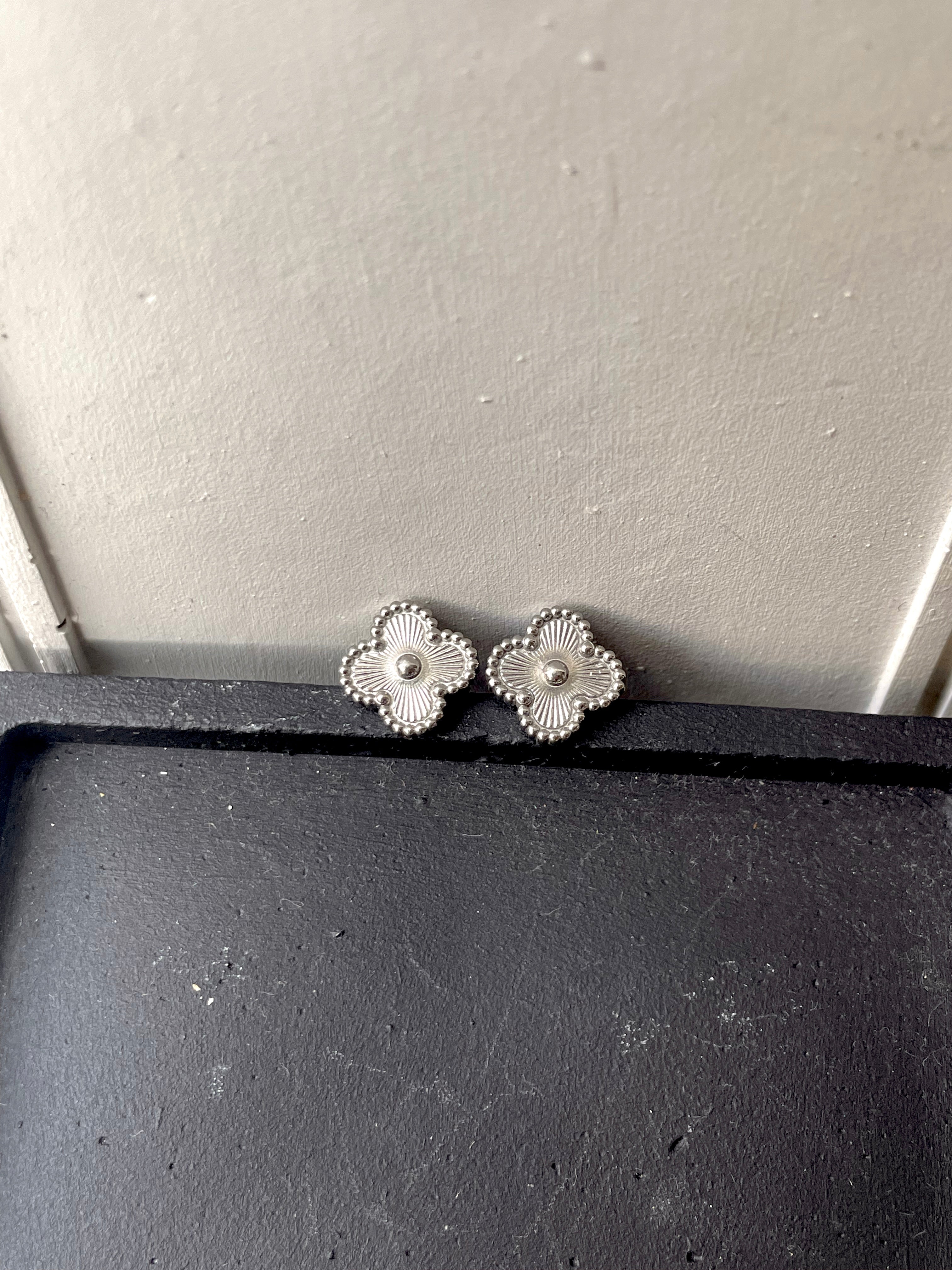 CLOVER EARRING | Tarnish Free | Gold/Silver Black/White Clover Flower | Earring