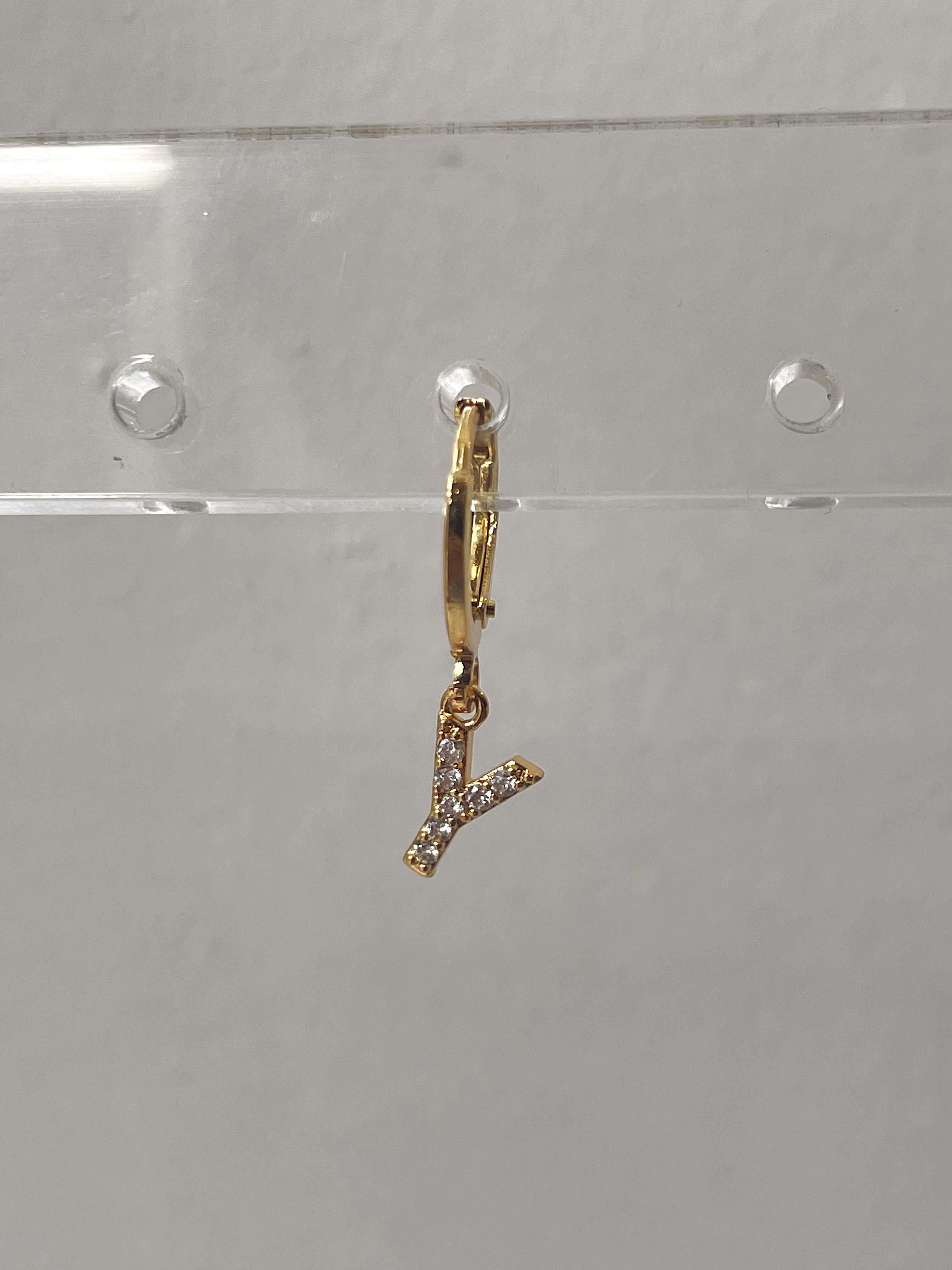 INITIAL HUGGIES | Earrings (One Piece)