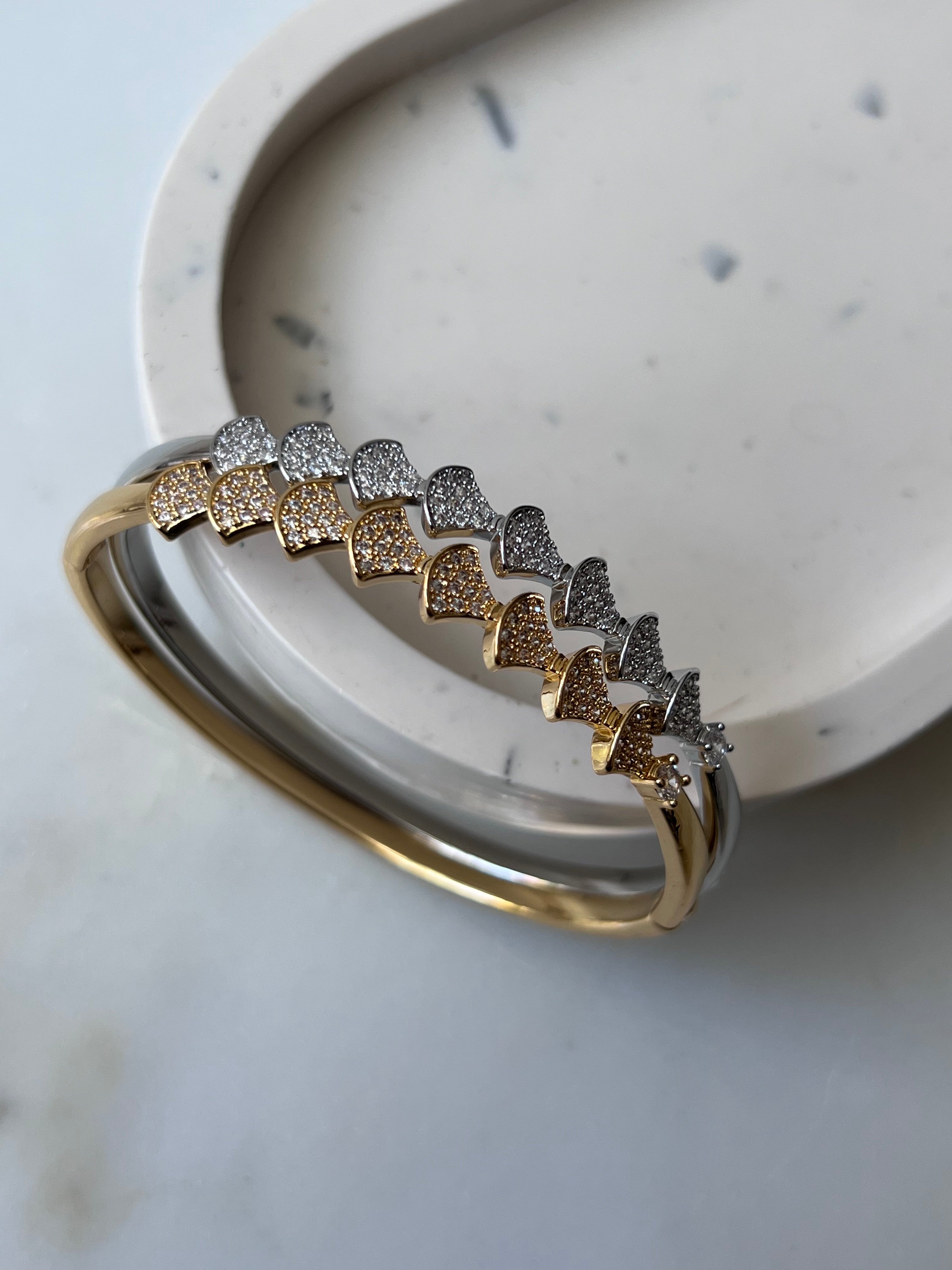 AMALFI GLOW| Dazzling Pavé Bangle