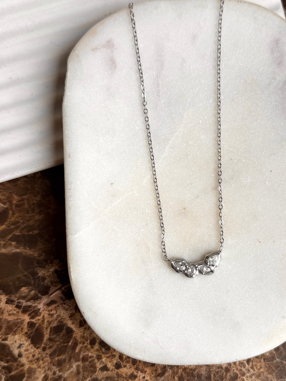 FLEUR| TARNISH-FREE PENDANT NECKLACE