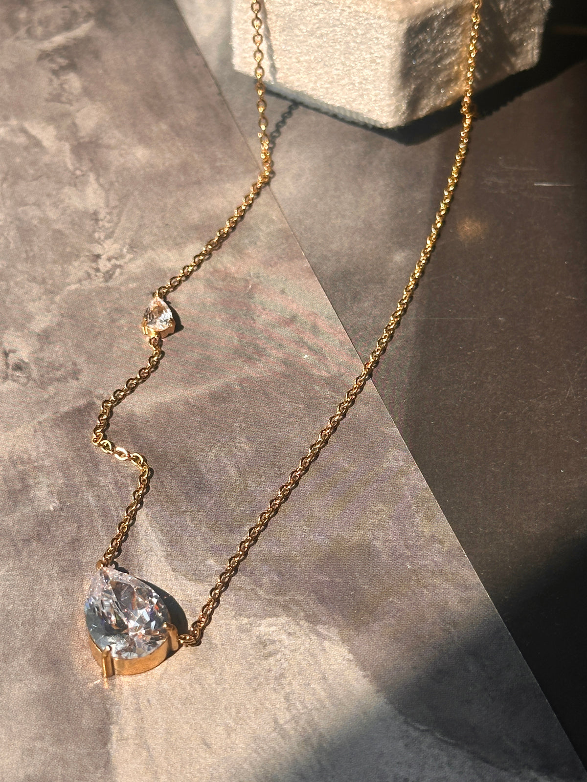 POISE| TARNISH-FREE| LUXURY TEARDROP PENDANT NECKLACE