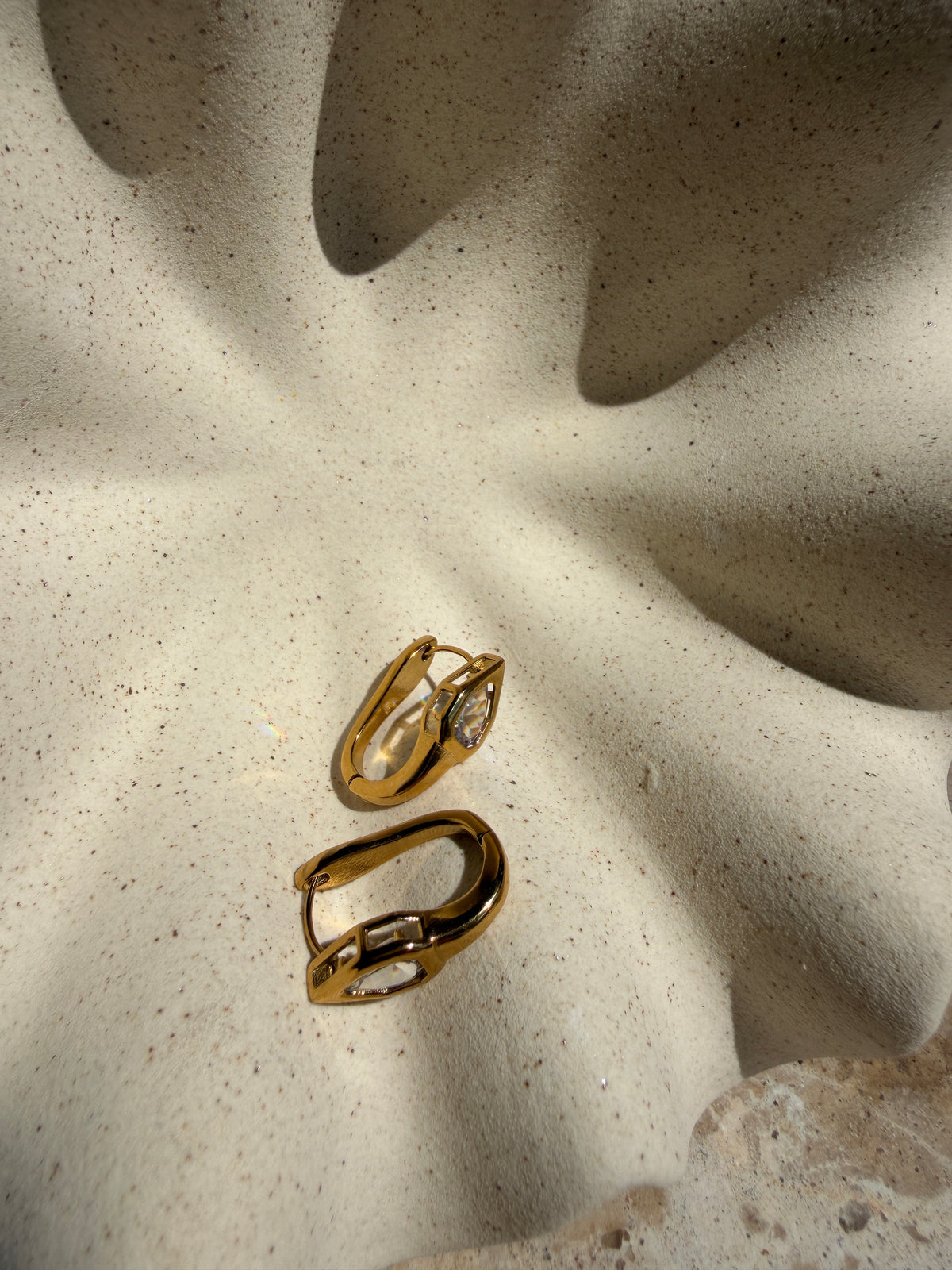 FLICKER| TARNISH-FREE| GOLD HOOP EARRINGS