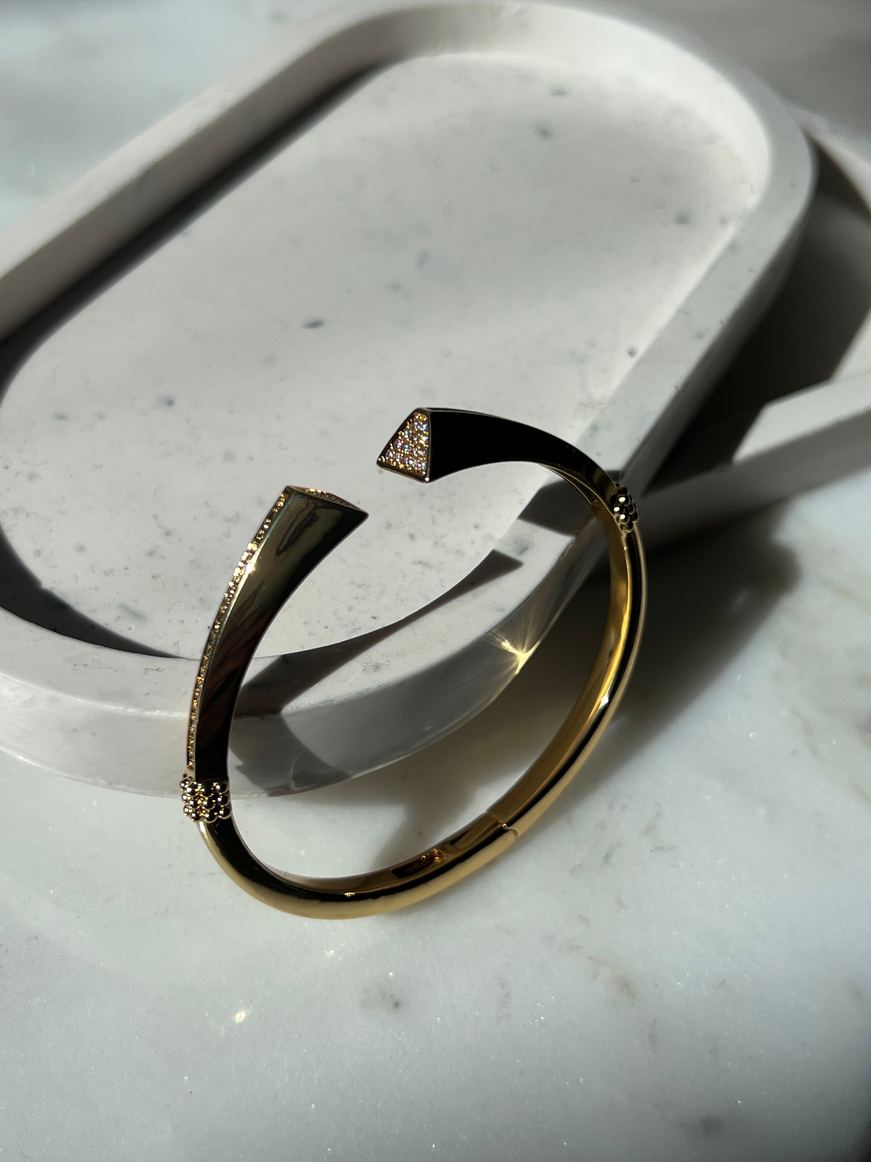 FIRST CLASS| Geometric Gold Bangle