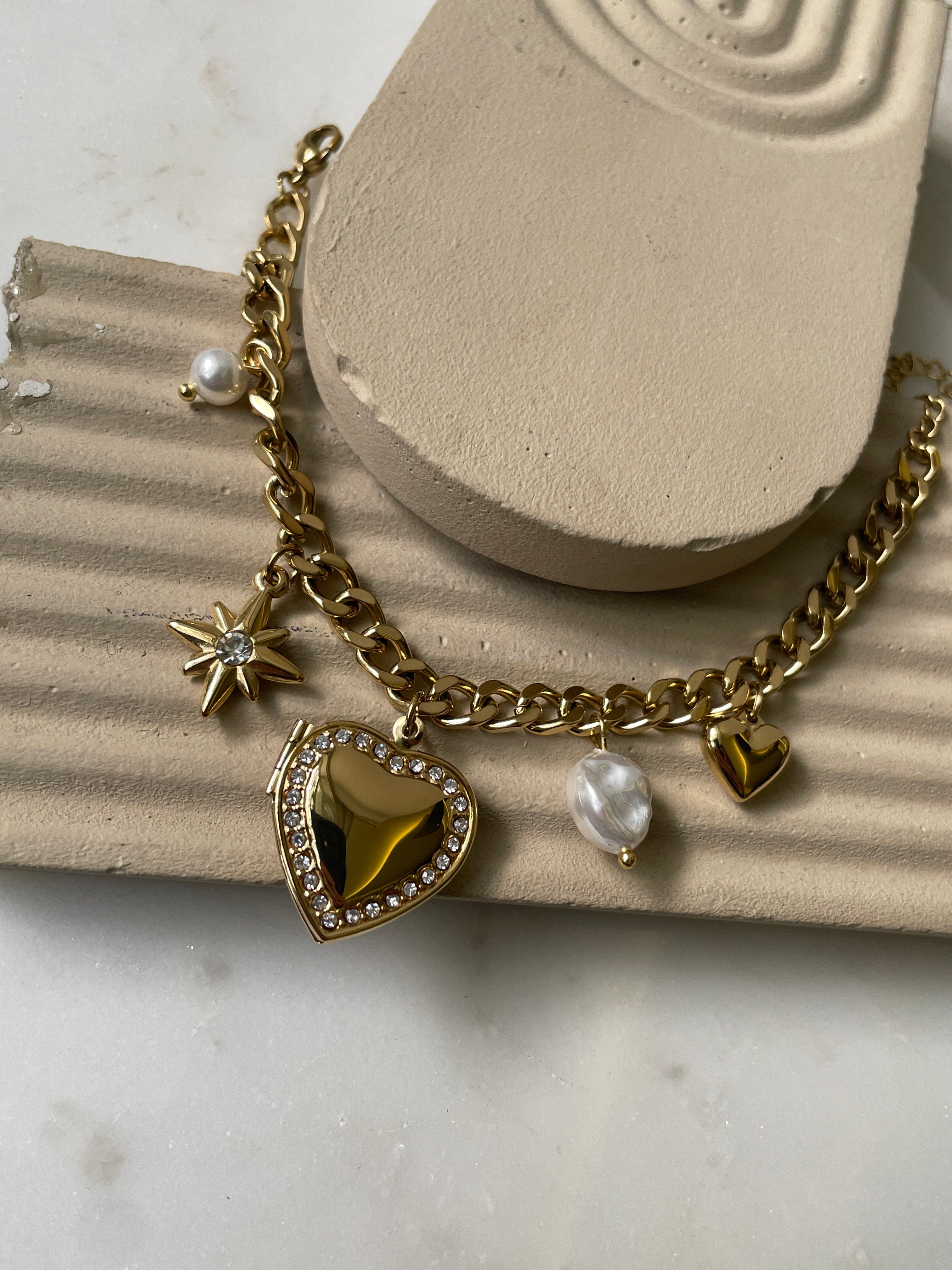 アクセサリー CTHY CHARM CHAIN BRACELET CHARMED| Tarnish-Free| Gold Plated Charm Bracelet
