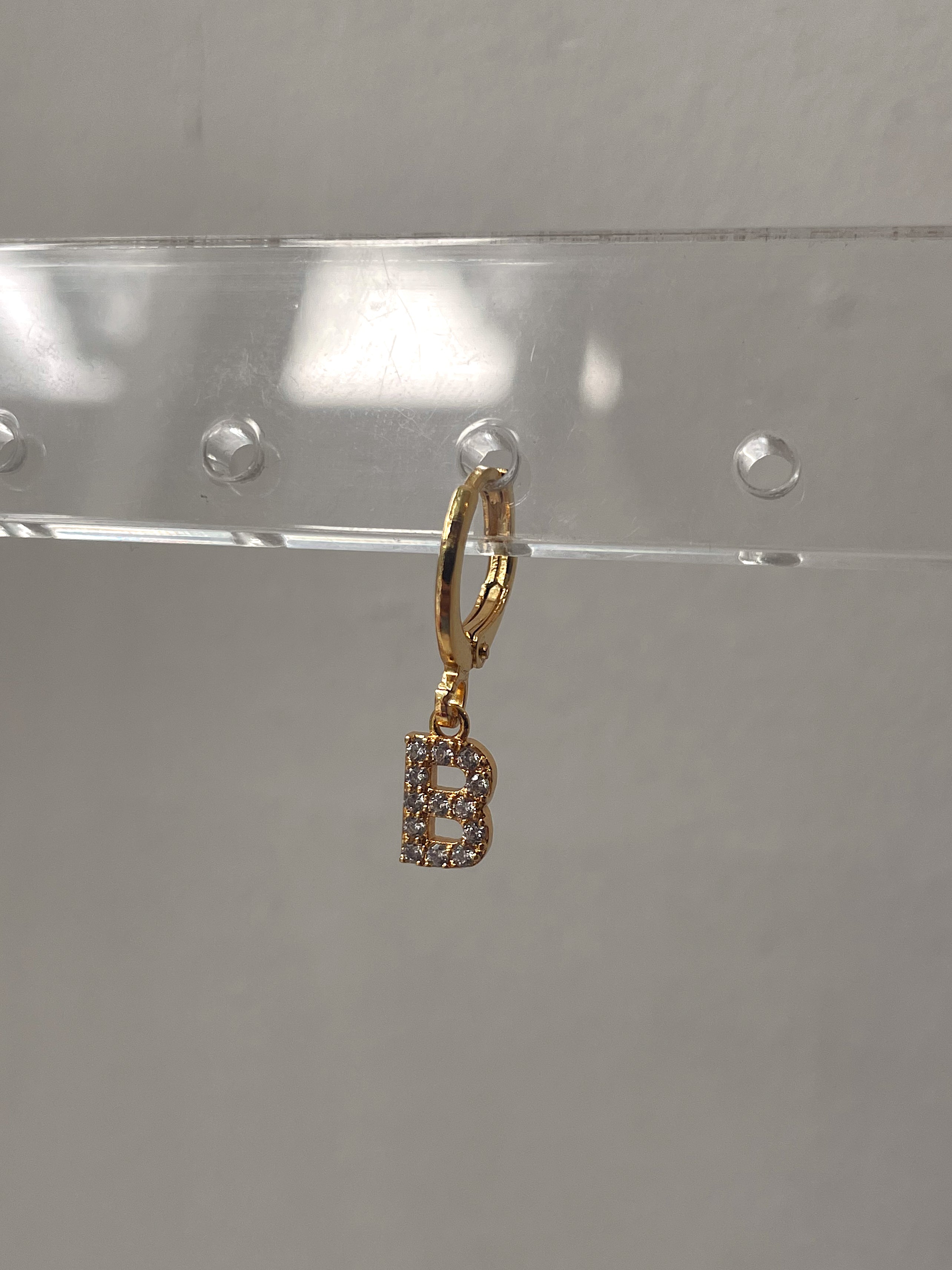 INITIAL HUGGIES | Earrings (One Piece)