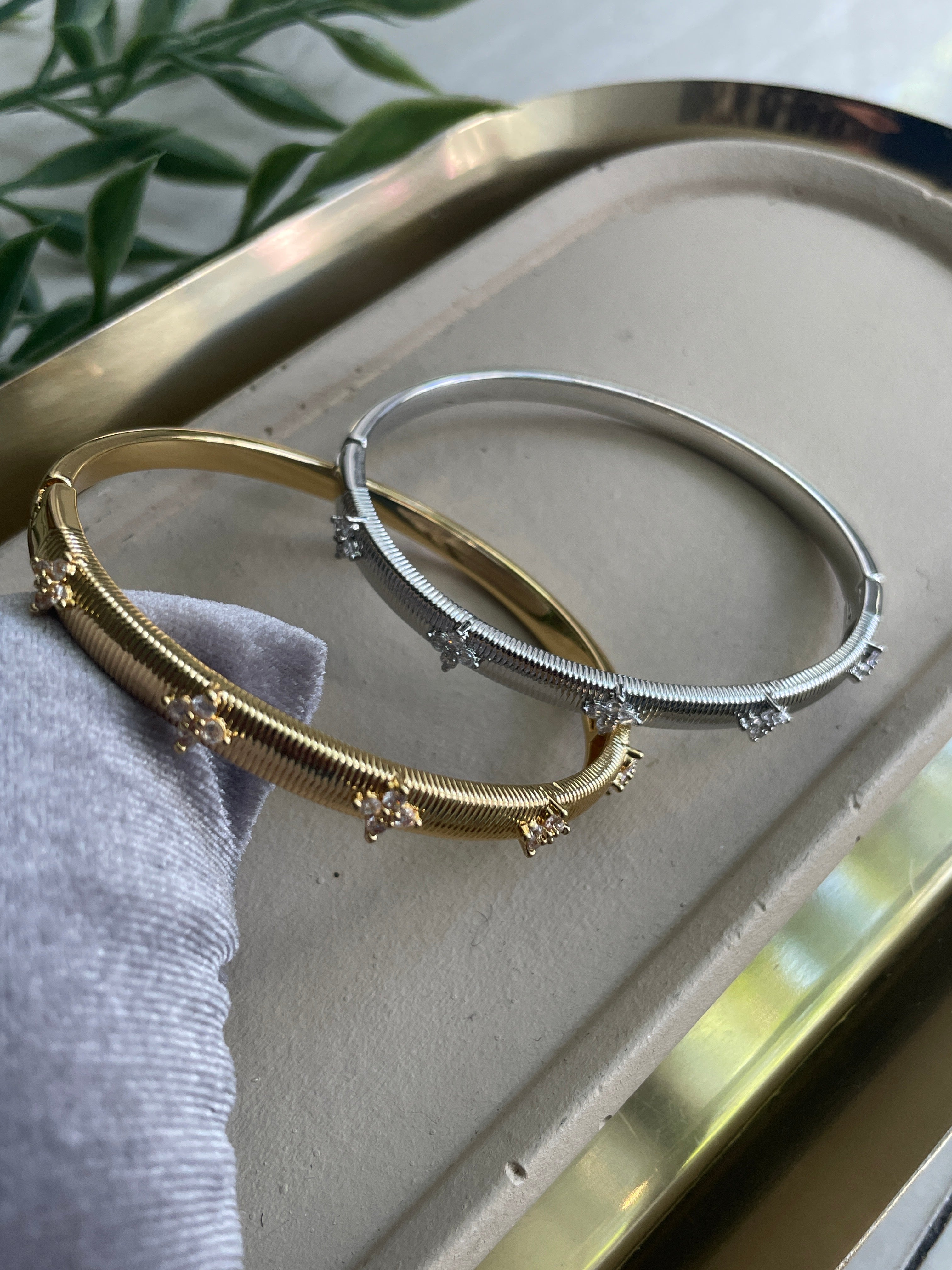 DAHLIA| Gold/Silver Flower Bangle