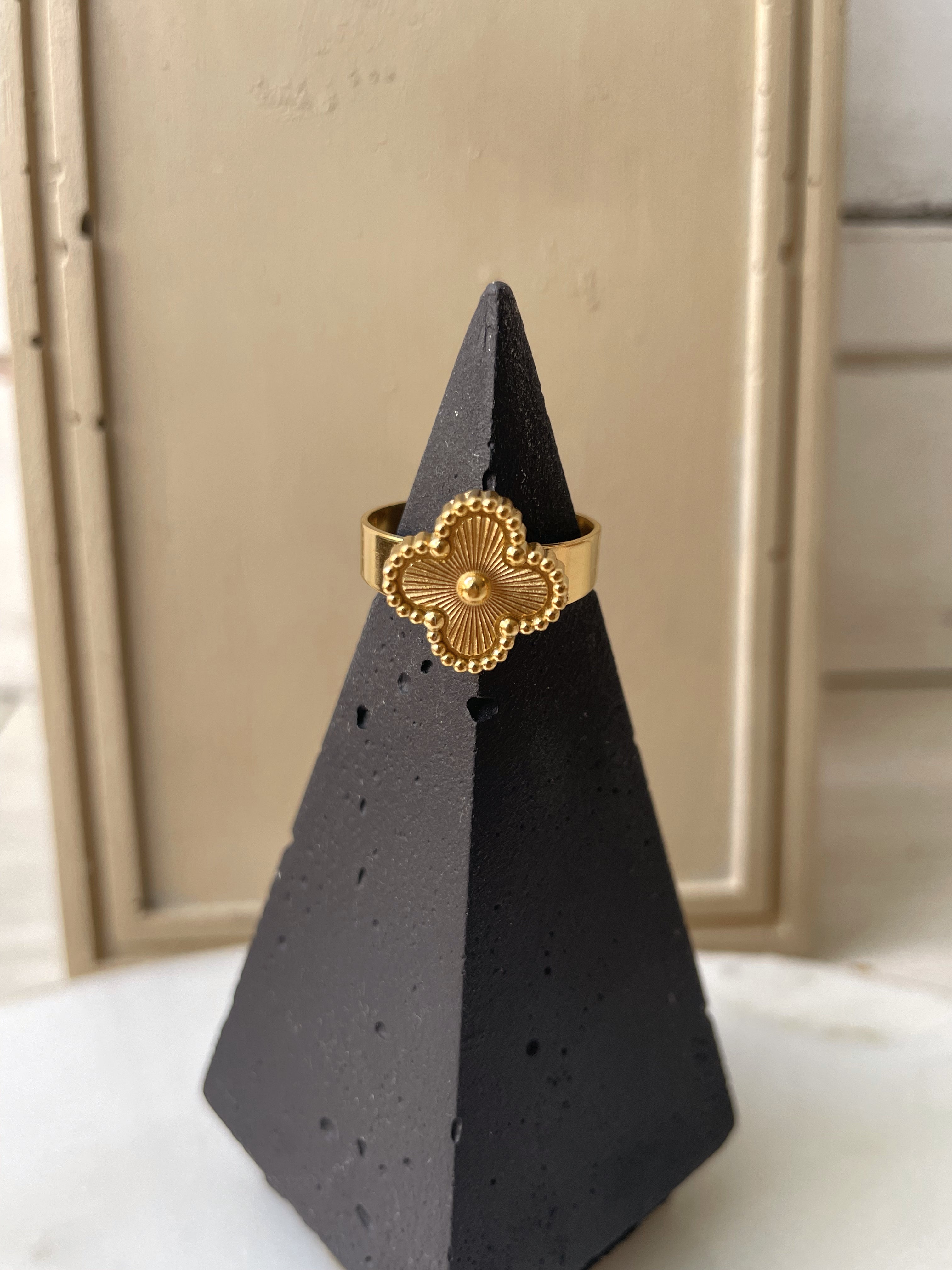 CLOVER RING | Tarnish Free | Gold/Silver Black/White Clover Flower | Ring