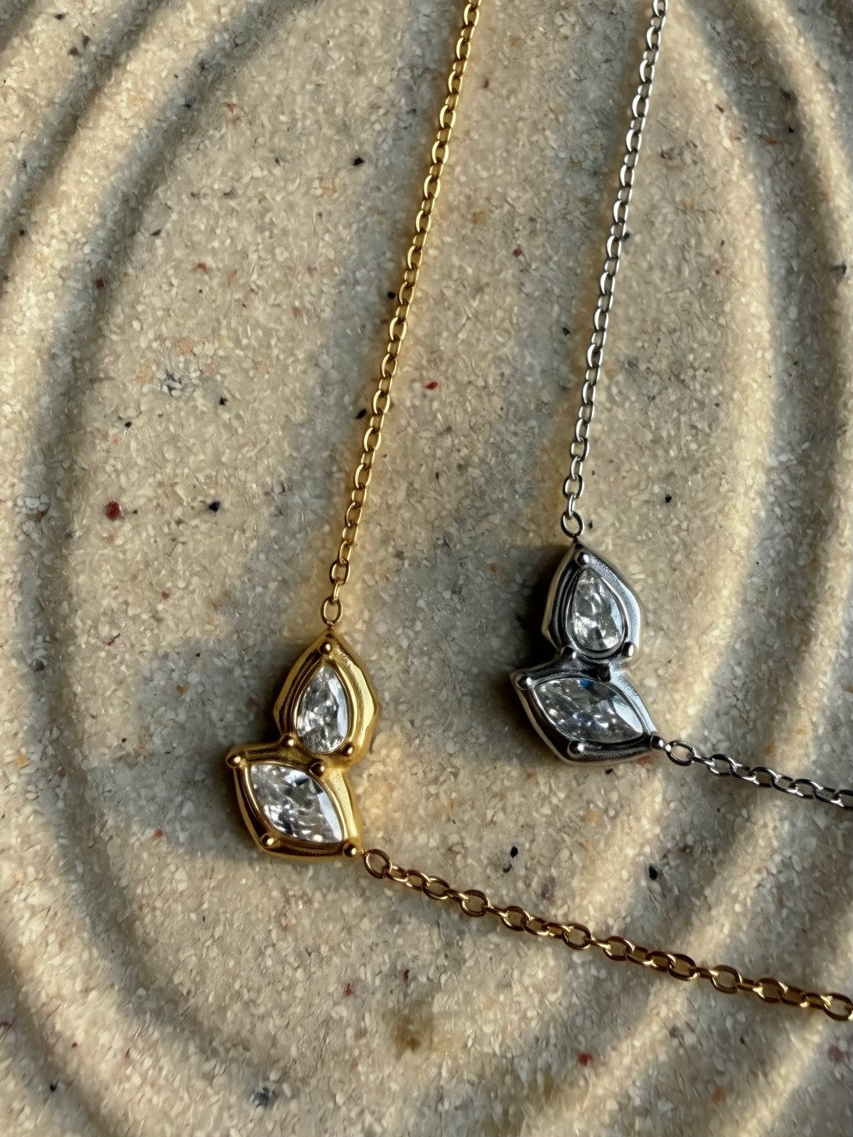 FLEUR| TARNISH-FREE PENDANT NECKLACE