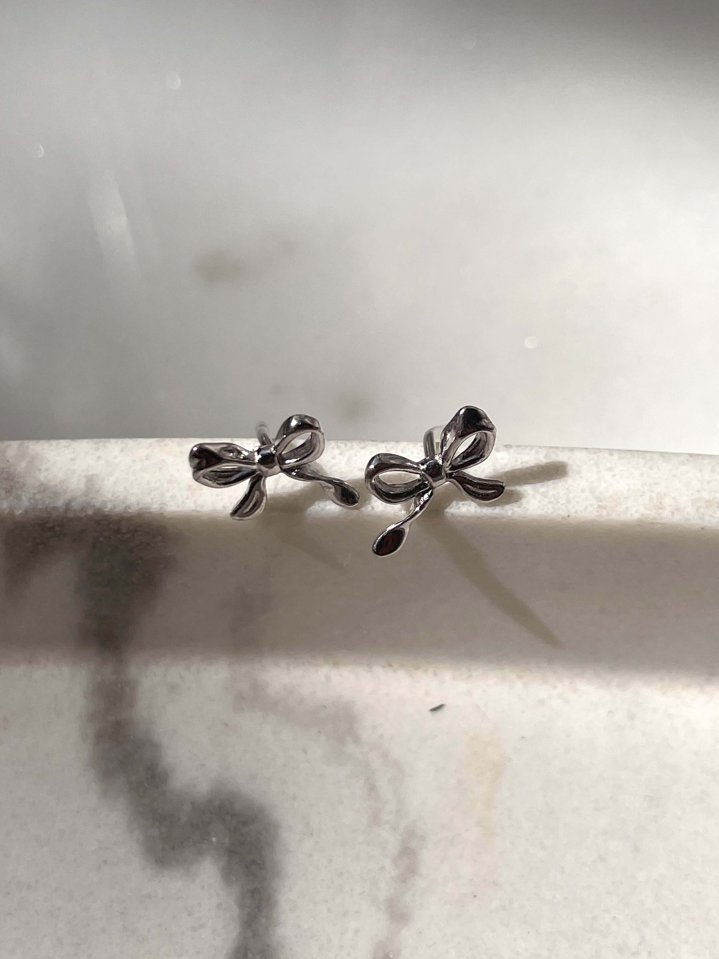 UNDERSTATED BOW | S925 Sterling Silver | 18ct Gold/Silver plated | Dainty Bow Stud | Earring