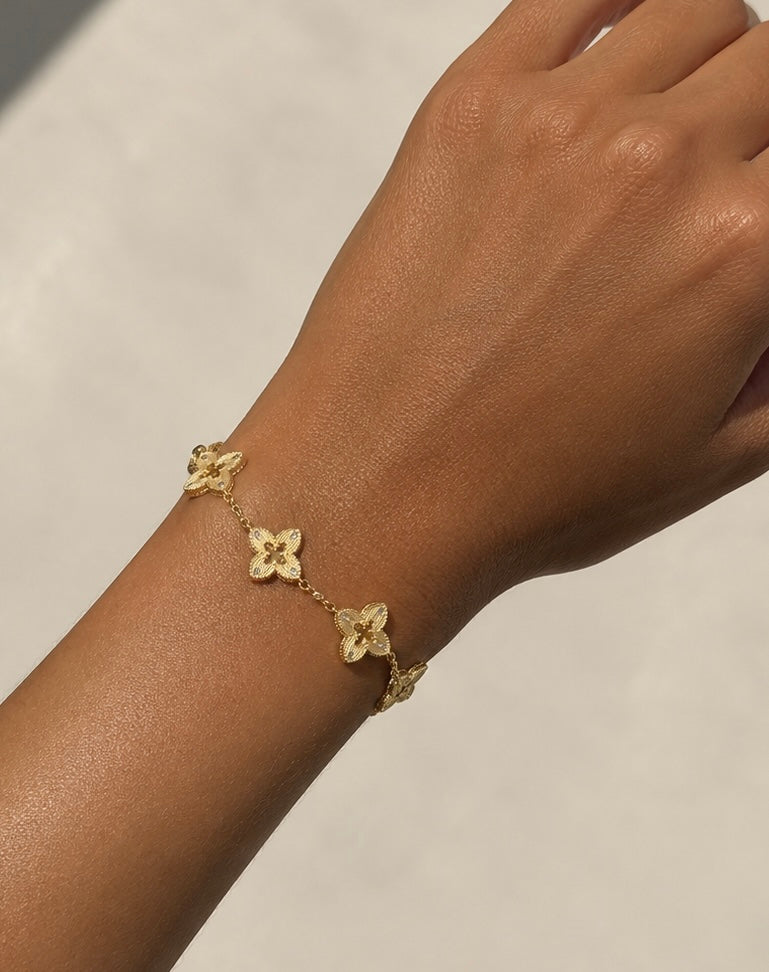 RICHES|Gold Multi Flower Bracelet