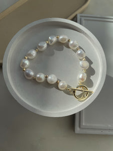 ST.CLOUD | Gold Freshwater Pearl | Toggle Bracelet
