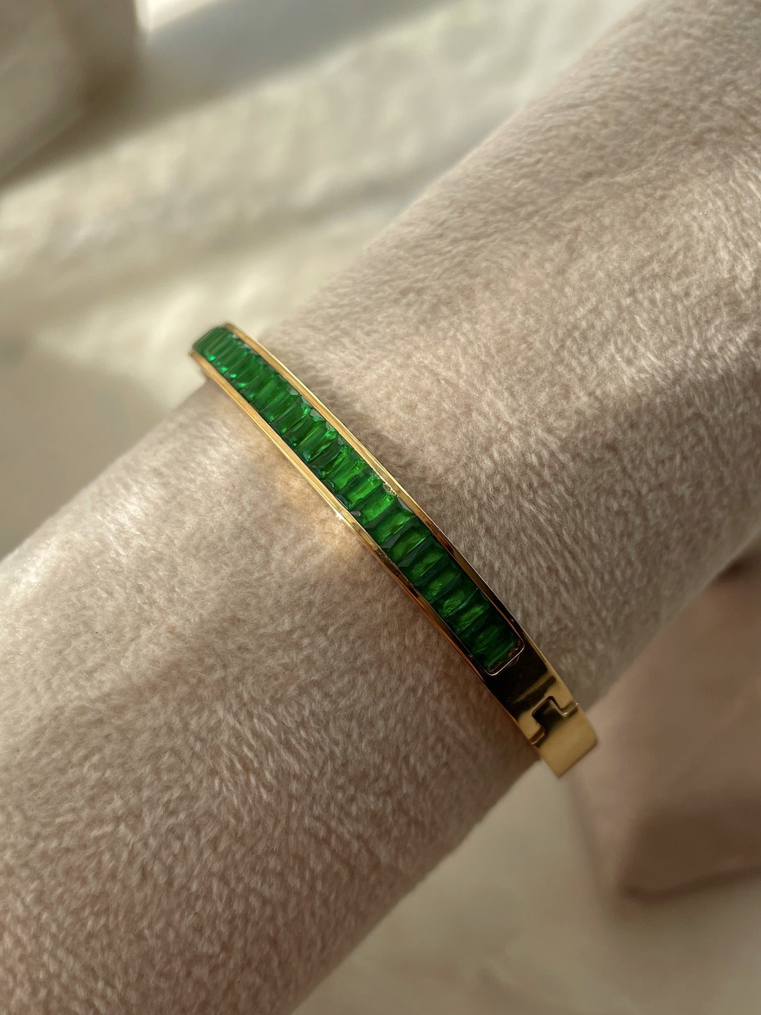 NORTH | Tarnish-Free | Gold Clear/Black/Emerald/Pink | Bangle