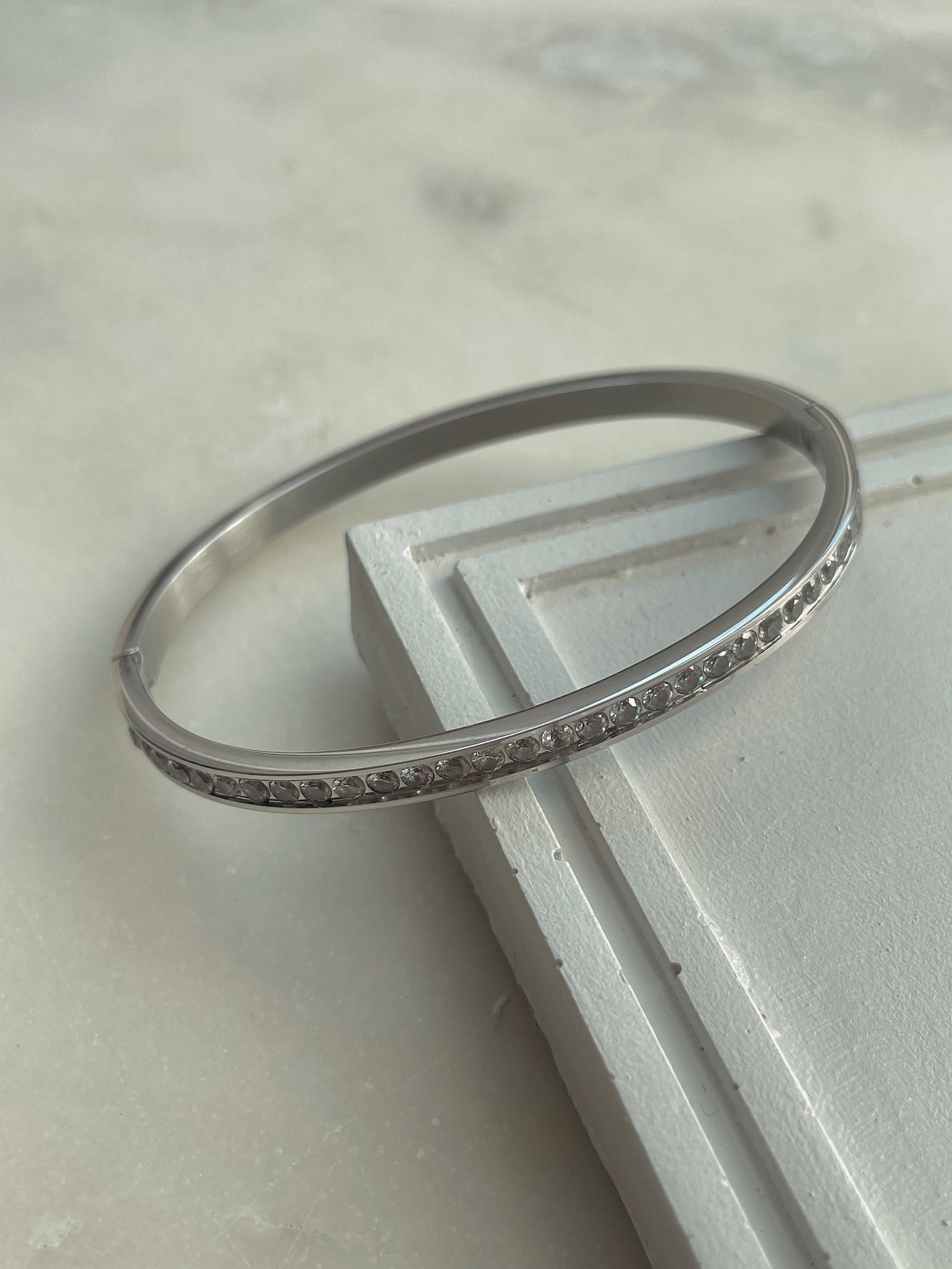 WONDERLAND | Tarnish Free | Gold/Silver/Rose-Gold | Cubic Zirconia | Bangle