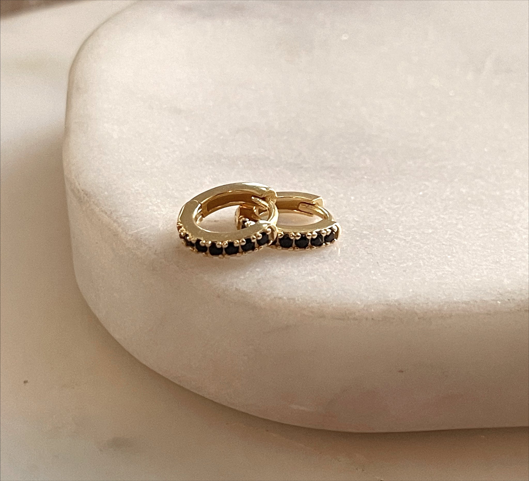 MULTICOLOR/BLACK HUGGIES | 7mm Huggies| S925 Sterling Silver I 18ct Gold Plated I Cubic Zirconia