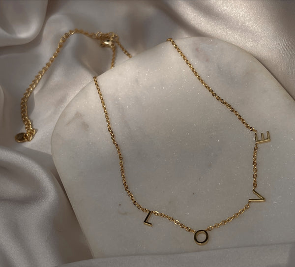 KIDS SPACED OUT WORD NECKLACES | Love/Brave/XOXO/Strong/Angel | Tarnish Free | 18ct Gold Plated and Stainless Steel |